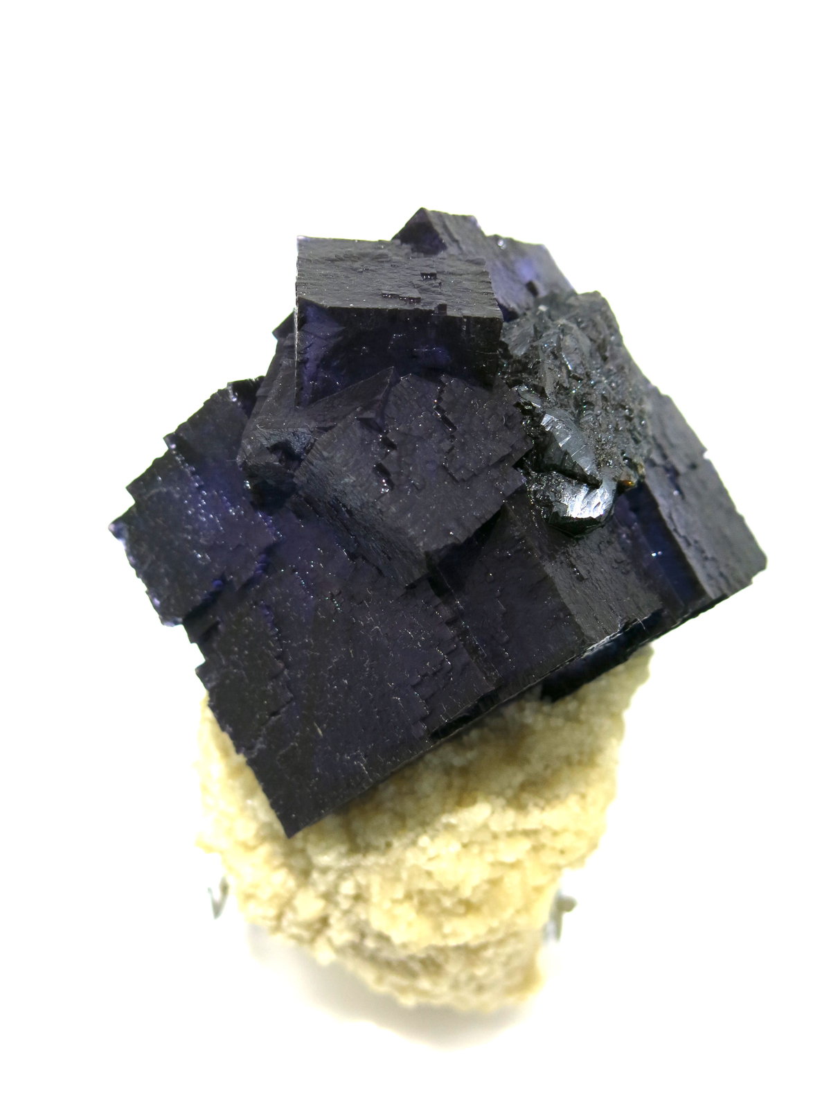 Fluorite with Sphalerite on Baryte
6 X 7 cm main crystal of fluorite
(Autor: Jean Suffert)