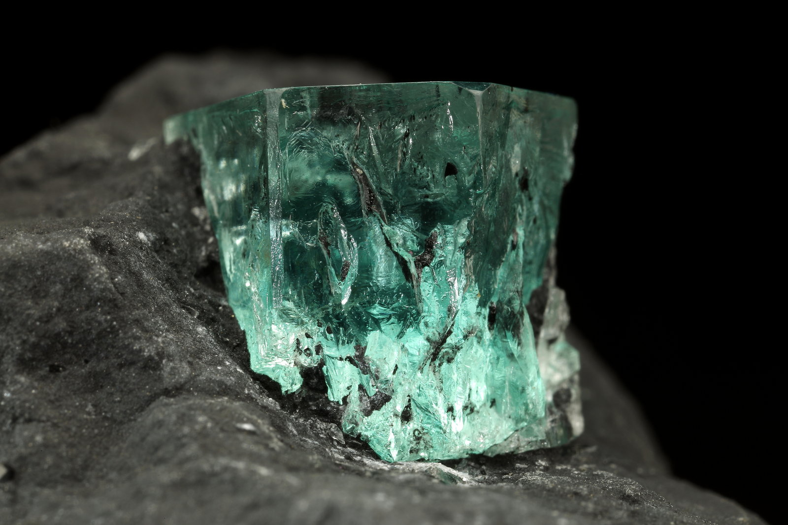 Beryl (variety emerald)
45x32x33mm, xl=10x9mm
(Autor: Fiebre Verde)