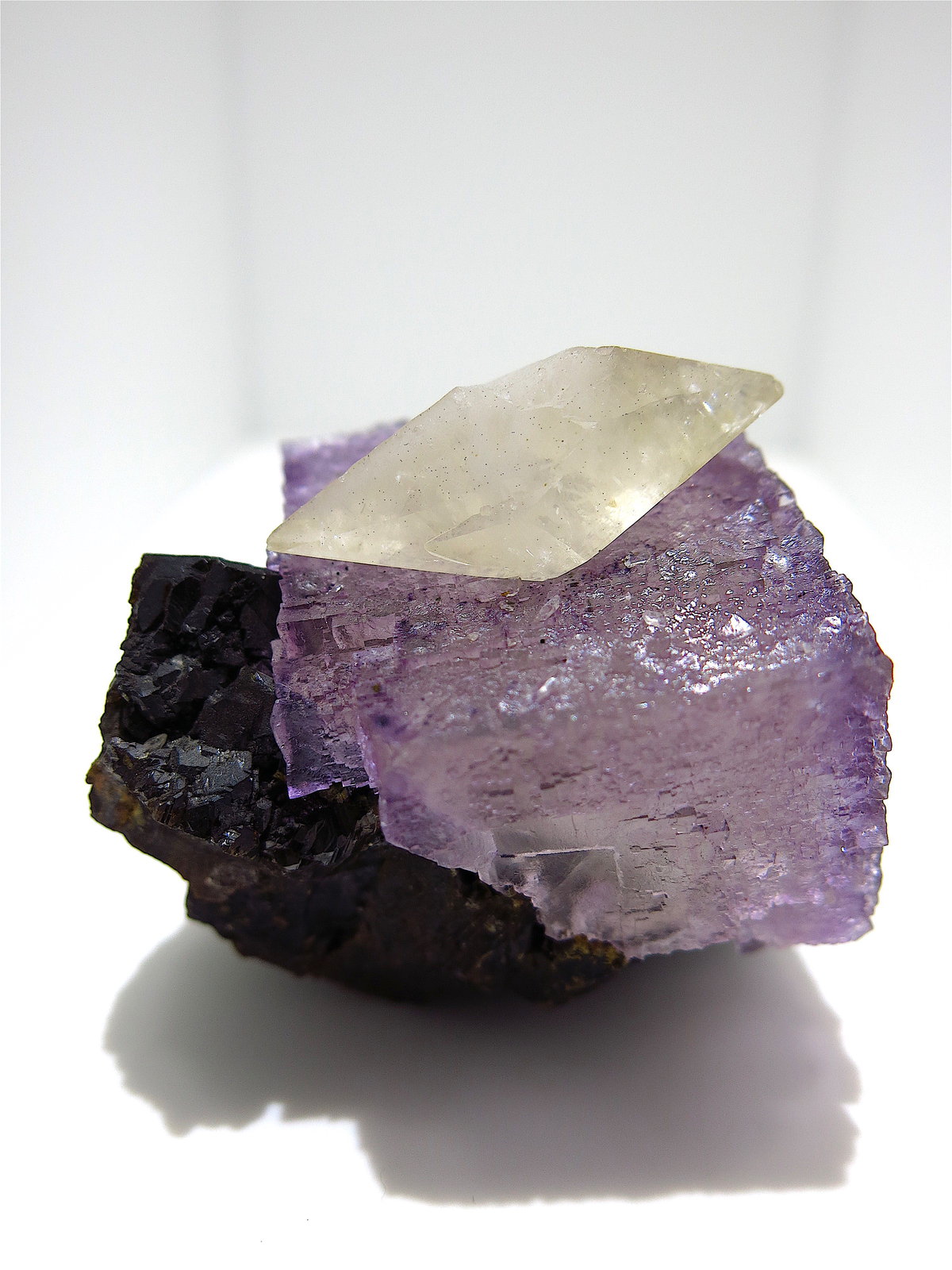 Calcite on Fluorite on Sphalerite
4.5 x 4.5 cm for the fluorite cube
(Autor: Jean Suffert)
