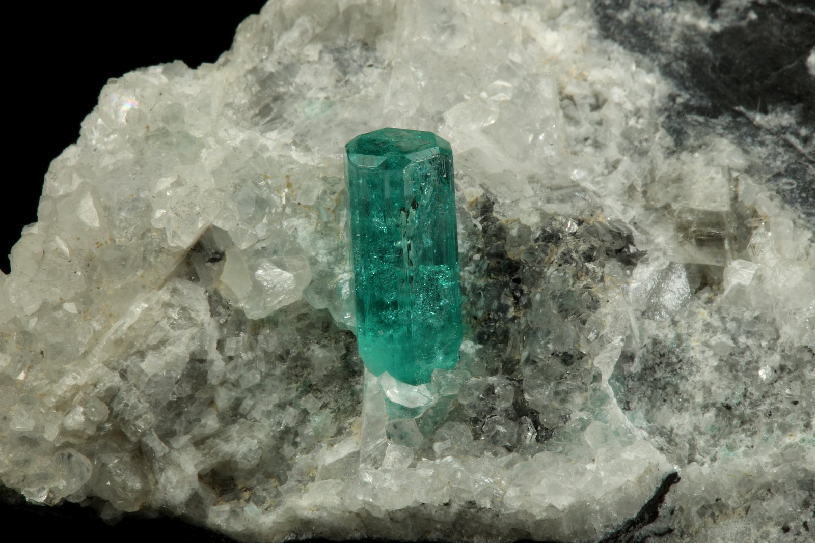 Beryl (variety emerald), Calcite
65x50x40mm, xl=10mm
(Autor: Fiebre Verde)