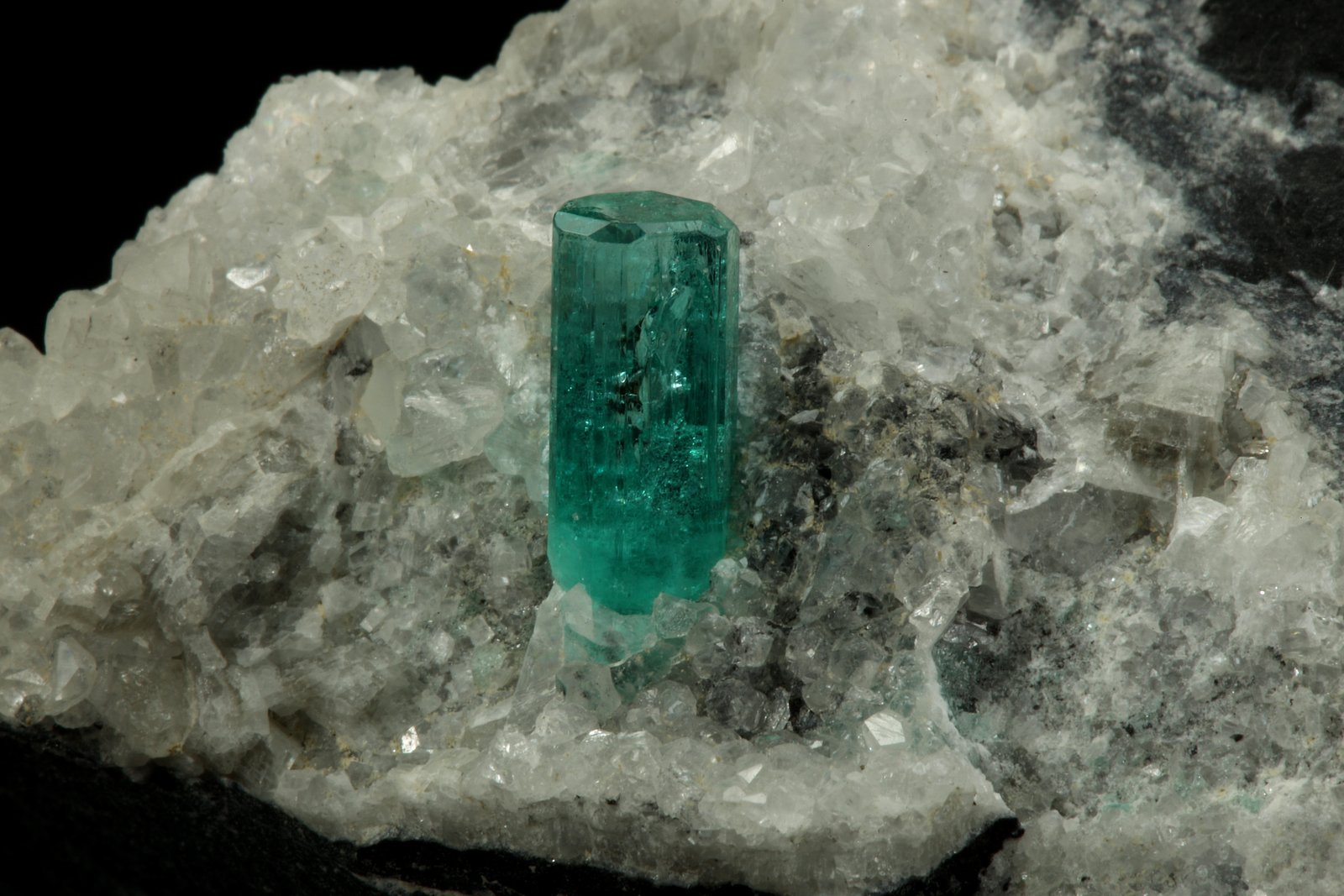 Beryl (variety emerald), Calcite
65x50x40mm, xl=10mm
(Autor: Fiebre Verde)