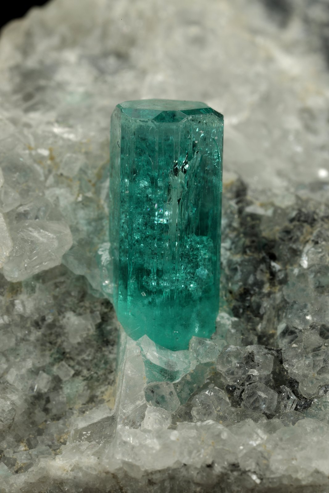Beryl (variety emerald), Calcite
65x50x40mm, xl=10mm
(Autor: Fiebre Verde)