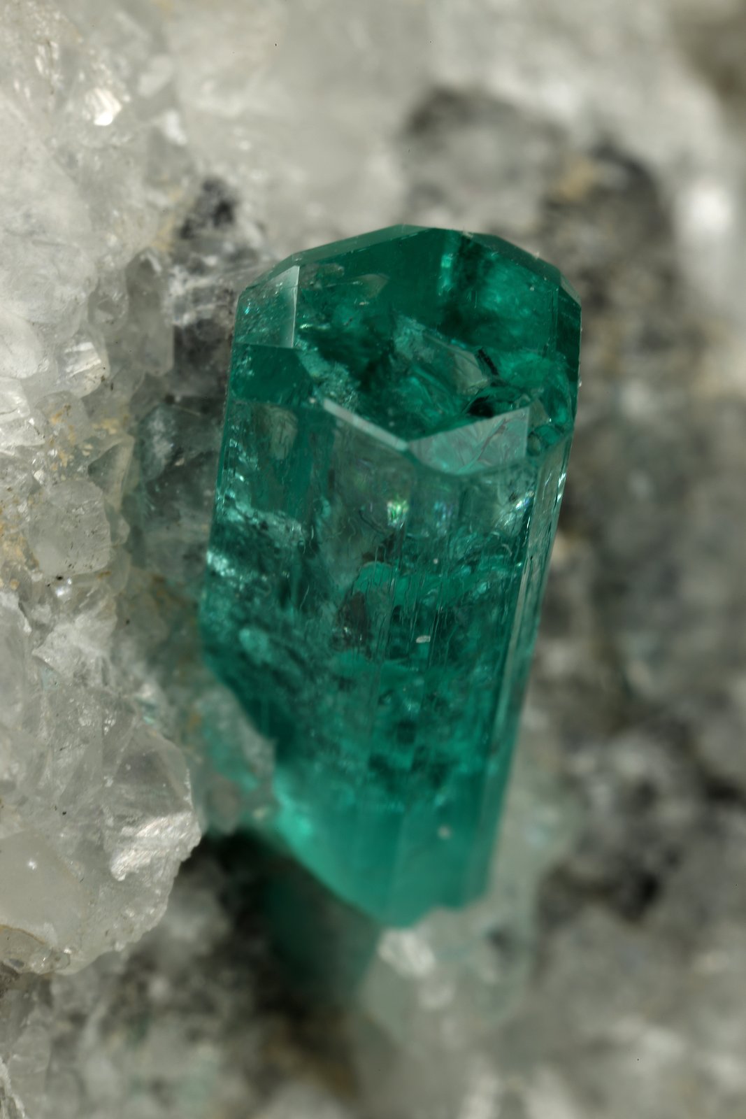Beryl (variety emerald), Calcite
65x50x40mm, xl=10mm
(Autor: Fiebre Verde)