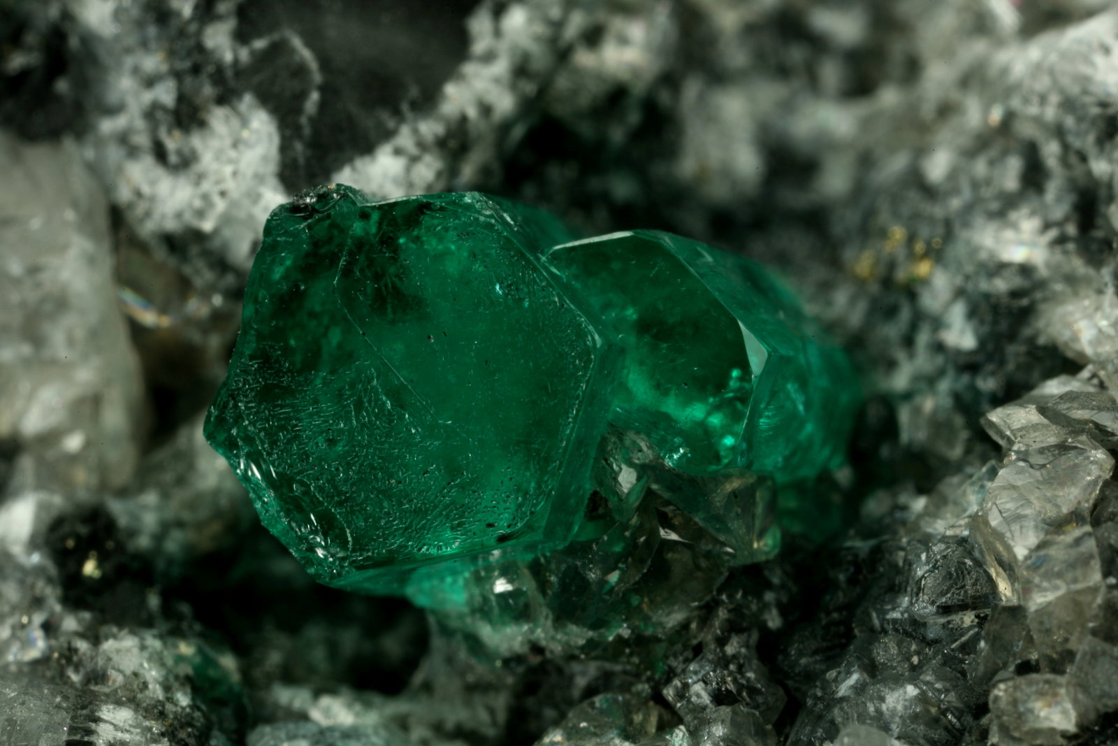 Beryl (variety emerald), Calcite, Pyrite
xl=11mm
(Autor: Fiebre Verde)
