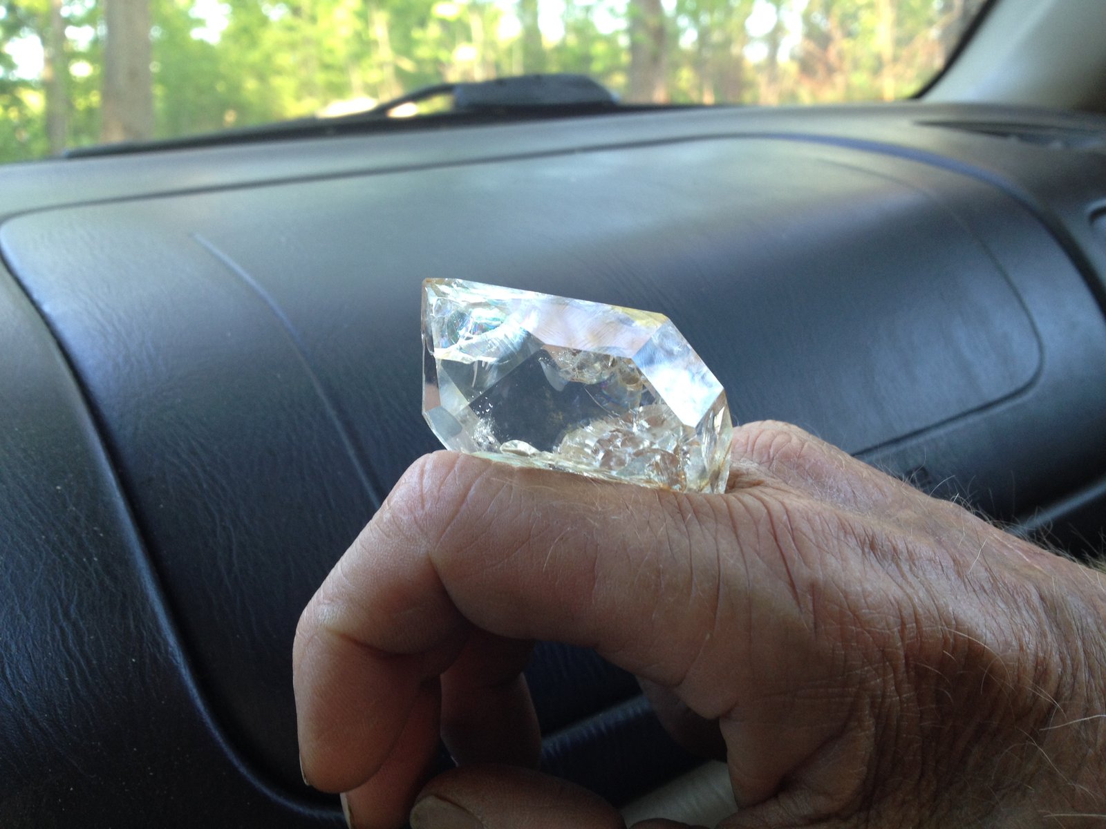 Quartz
Hand for scale.
(Autor: vic rzonca)
