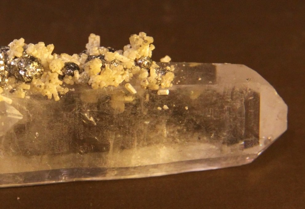 Apatite and Pyrite on Quartz
25mm x 86mm x 21mm
(Autor: Firmo Espinar)