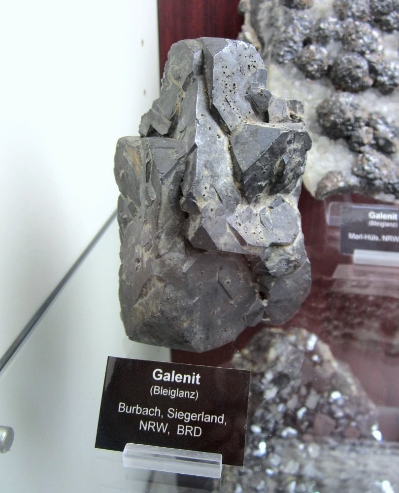 Galena
Specimen size approx. 10 cm
(Autor: Tobi)
