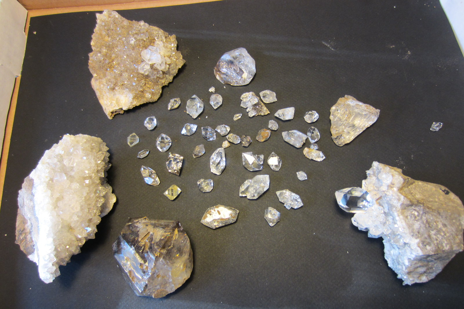 Quartz
to 10 cm.
(Autor: vic rzonca)