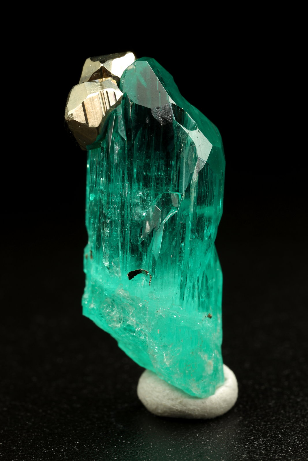 Beryl (variety emerald), Pyrite
xl=27x20mm
(Autor: Fiebre Verde)