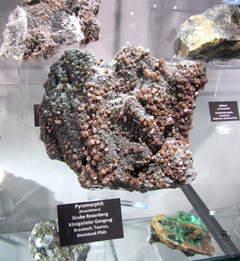 Pyromorphite
approx. 15 cm
(Autor: Tobi)