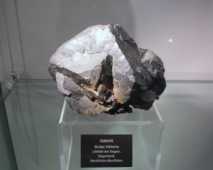 Galena
Specimen size approx. 10 cm
(Autor: Tobi)