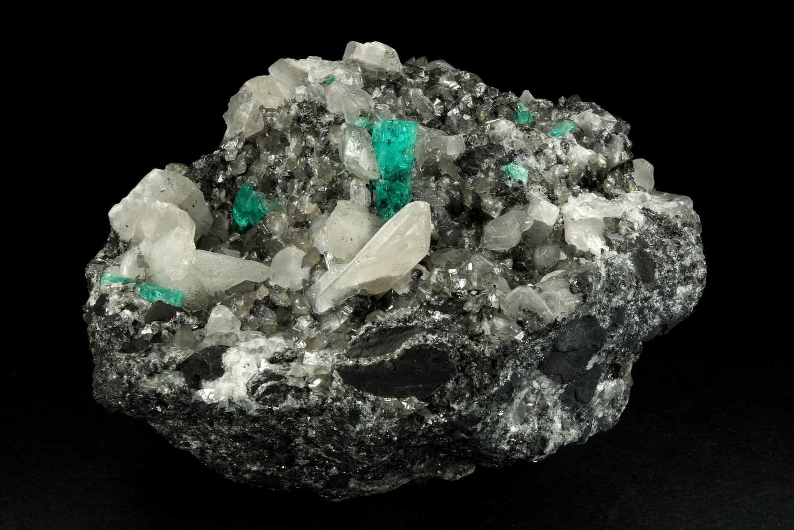 Beryl (variety emerald), Calcite, Pyrite
95x75x75mm, xl=15mm
(Autor: Fiebre Verde)