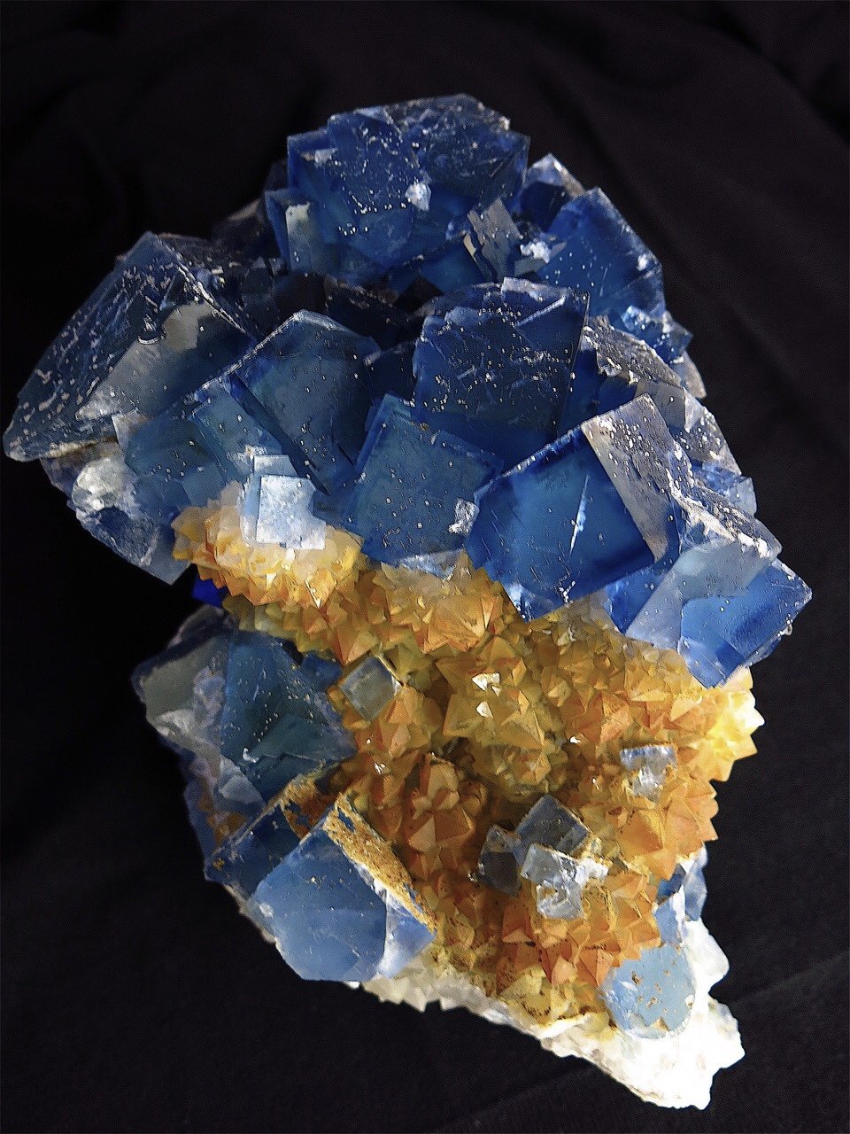 Fluorite, Quartz
26 X 18 X 18 cm
(Autor: Jean Suffert)