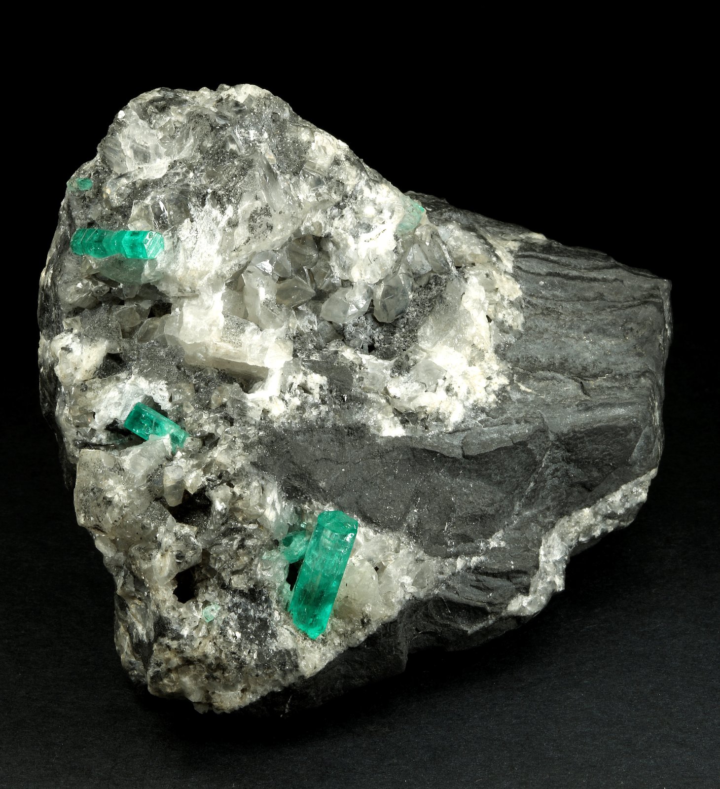 Beryl (variety emerald), Calcite
100x50x70mm, largest xl=17mm
(Autor: Fiebre Verde)