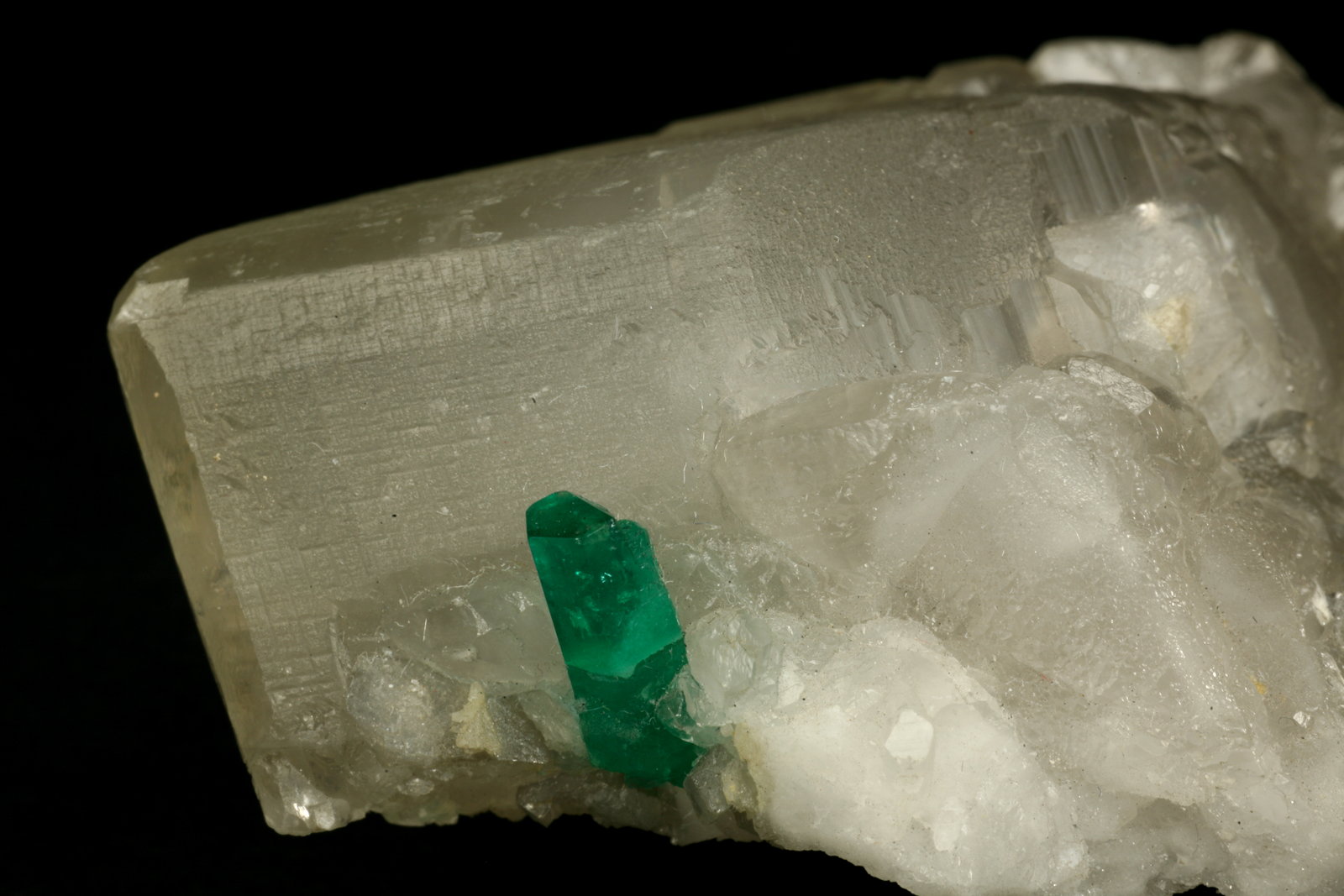 Beryl (variety emerald), Calcite
xl=10mm
(Autor: Fiebre Verde)