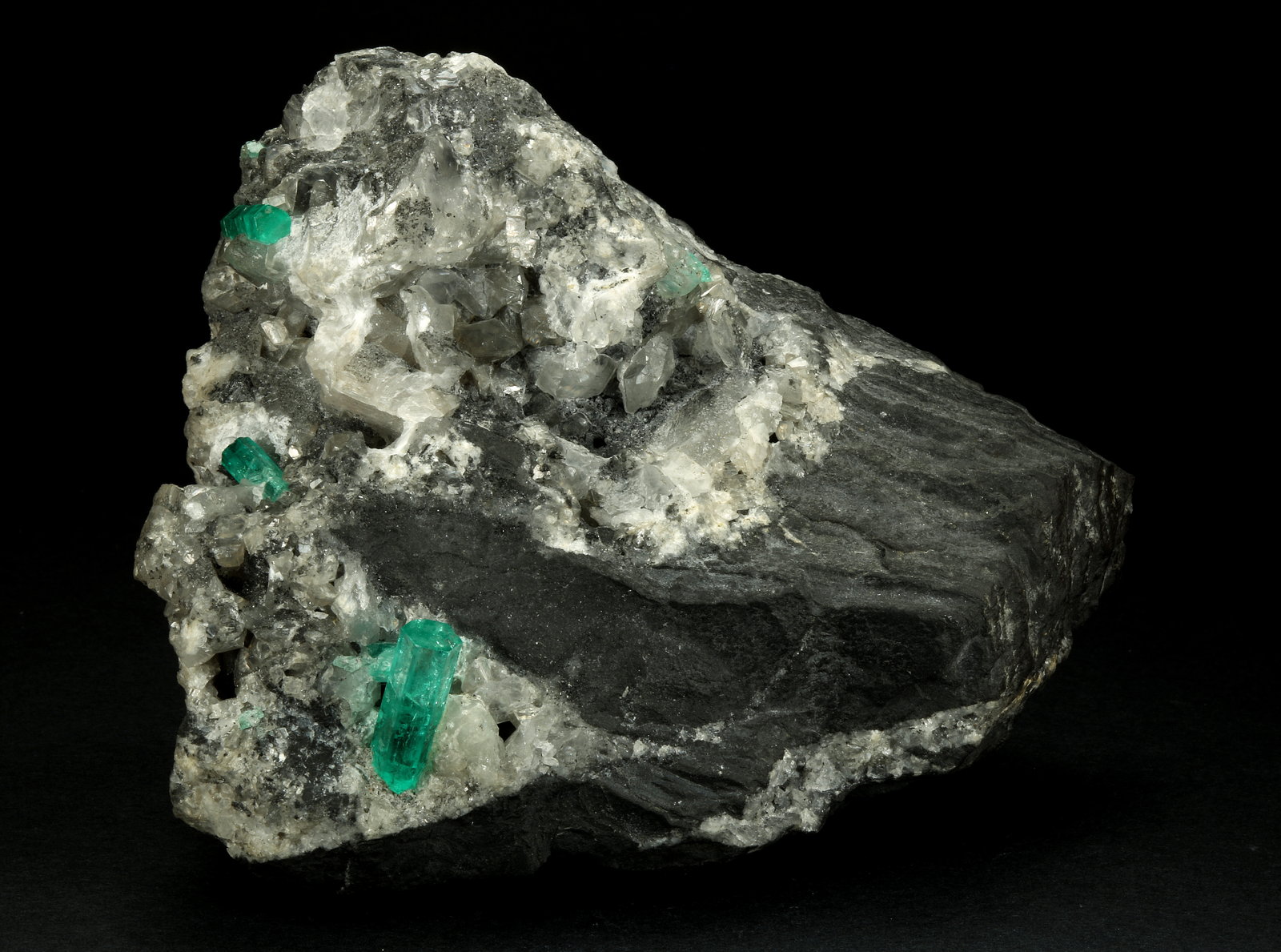 Beryl (variety emerald), Calcite
100x50x70mm, largest xl=17mm
(Autor: Fiebre Verde)