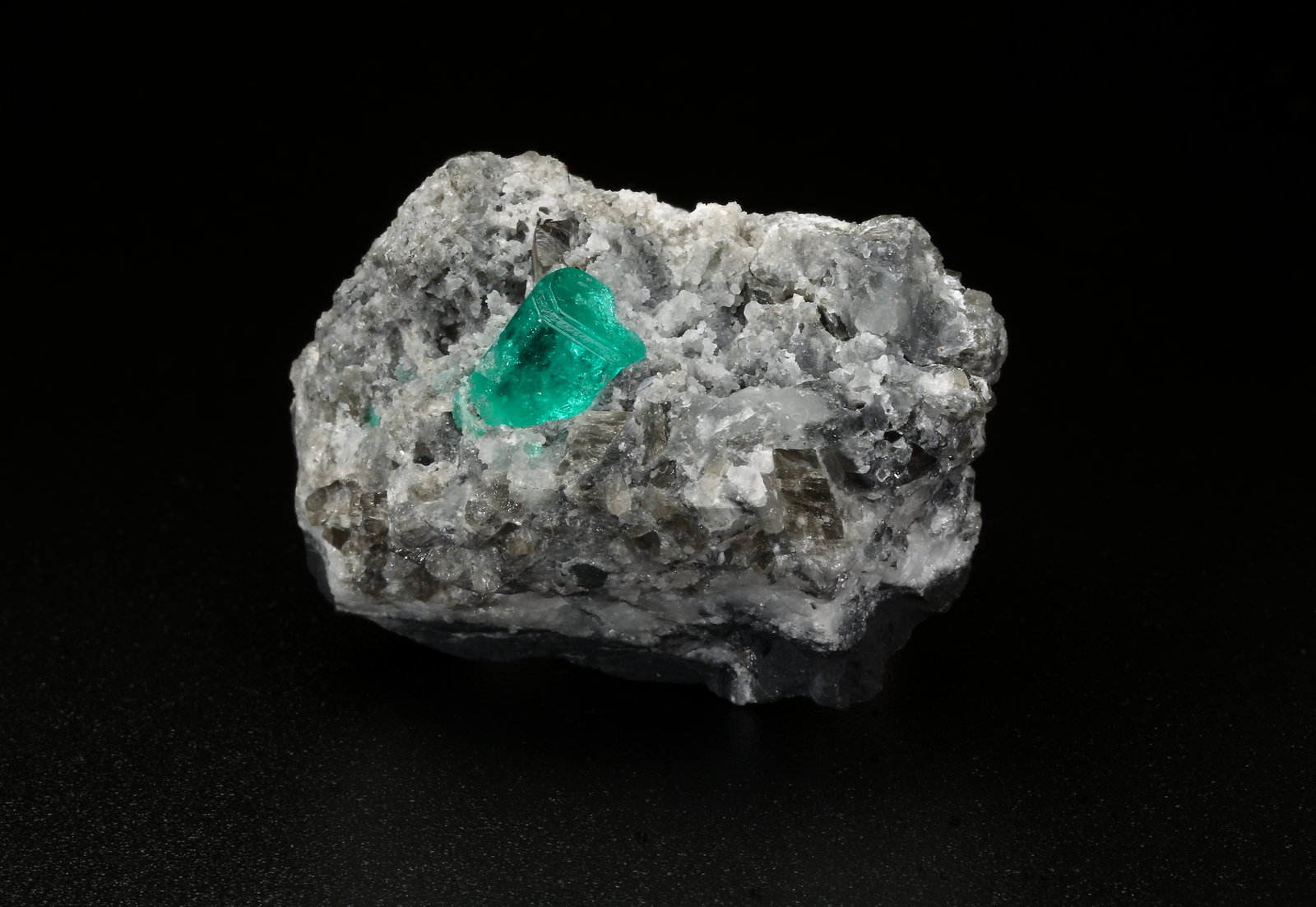 Beryl (variety emerald), Calcite
37x19x24mm, xl=9x6mm
(Autor: Fiebre Verde)