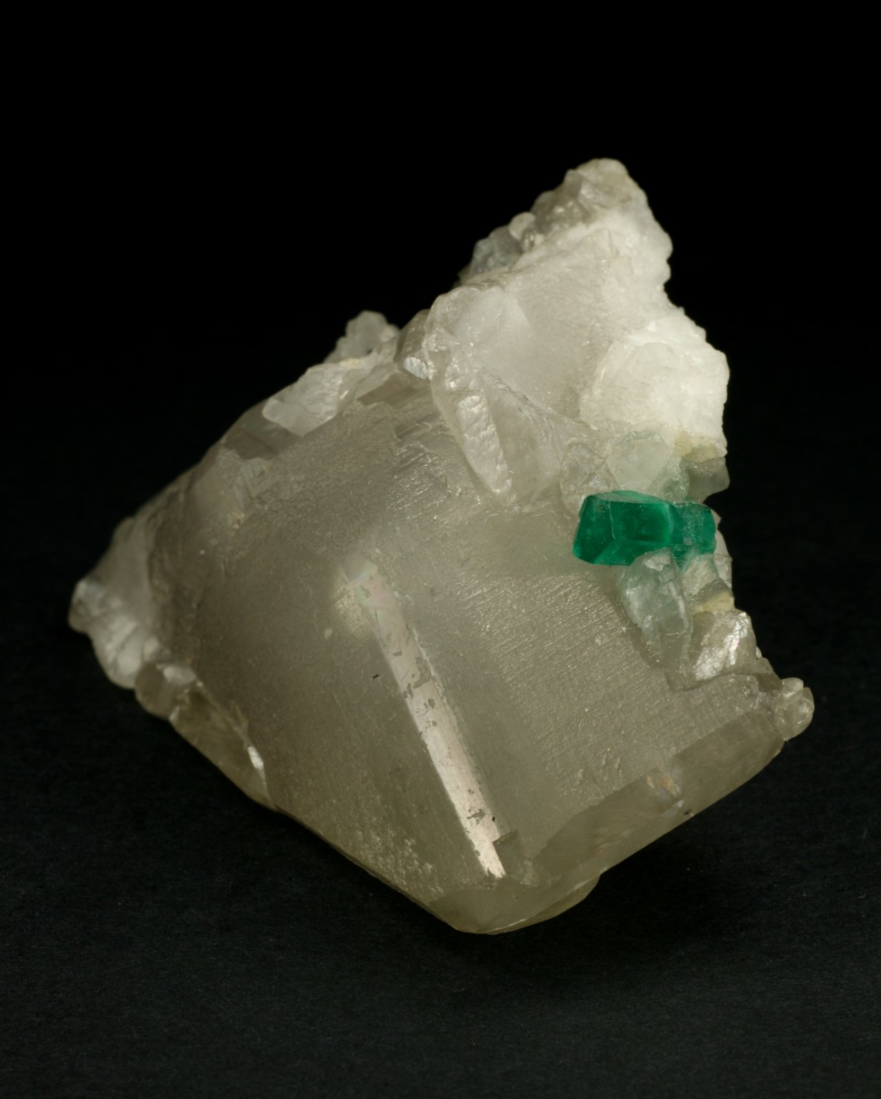 Beryl (variety emerald), Calcite
62x50x45mm
(Autor: Fiebre Verde)
