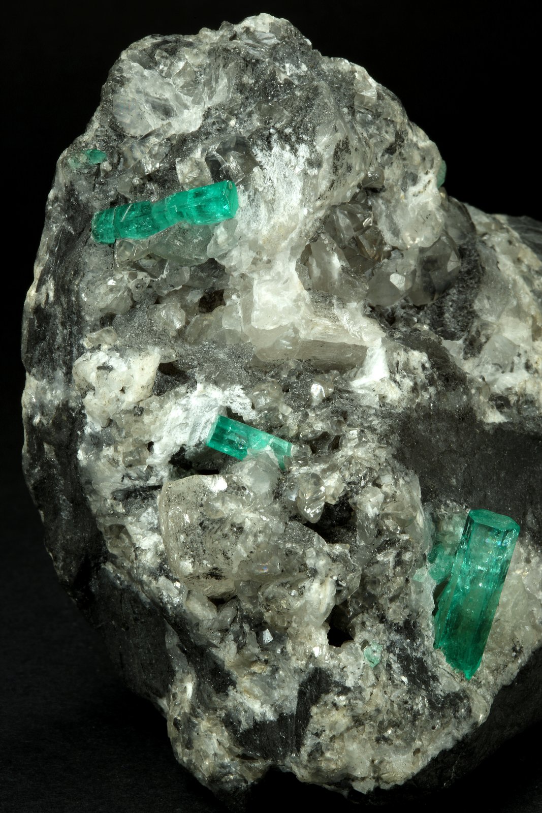 Beryl (variety emerald), Calcite
100x50x70mm, largest xl=17mm
(Autor: Fiebre Verde)