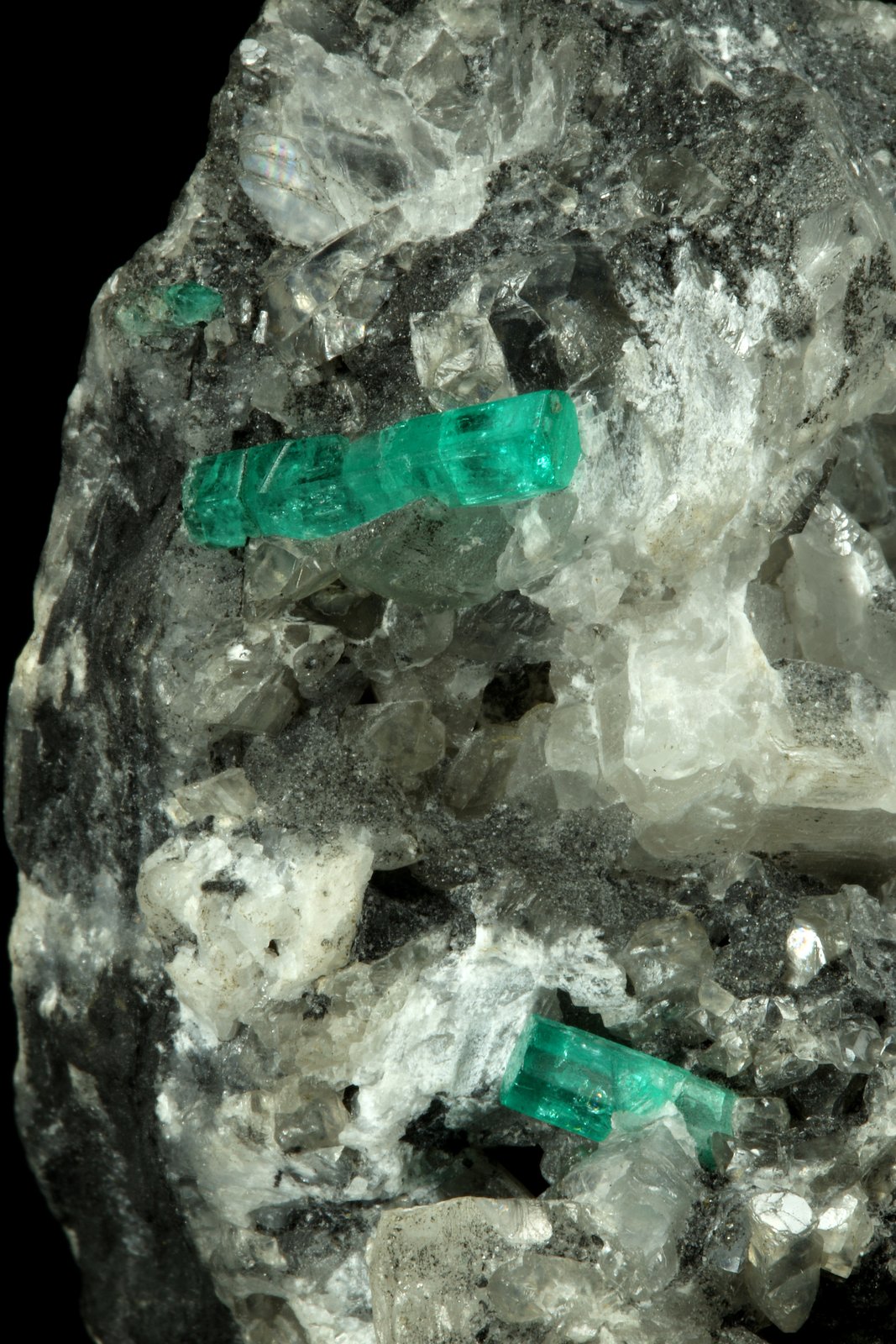 Beryl (variety emerald), Calcite
100x50x70mm, largest xl=17mm
(Autor: Fiebre Verde)