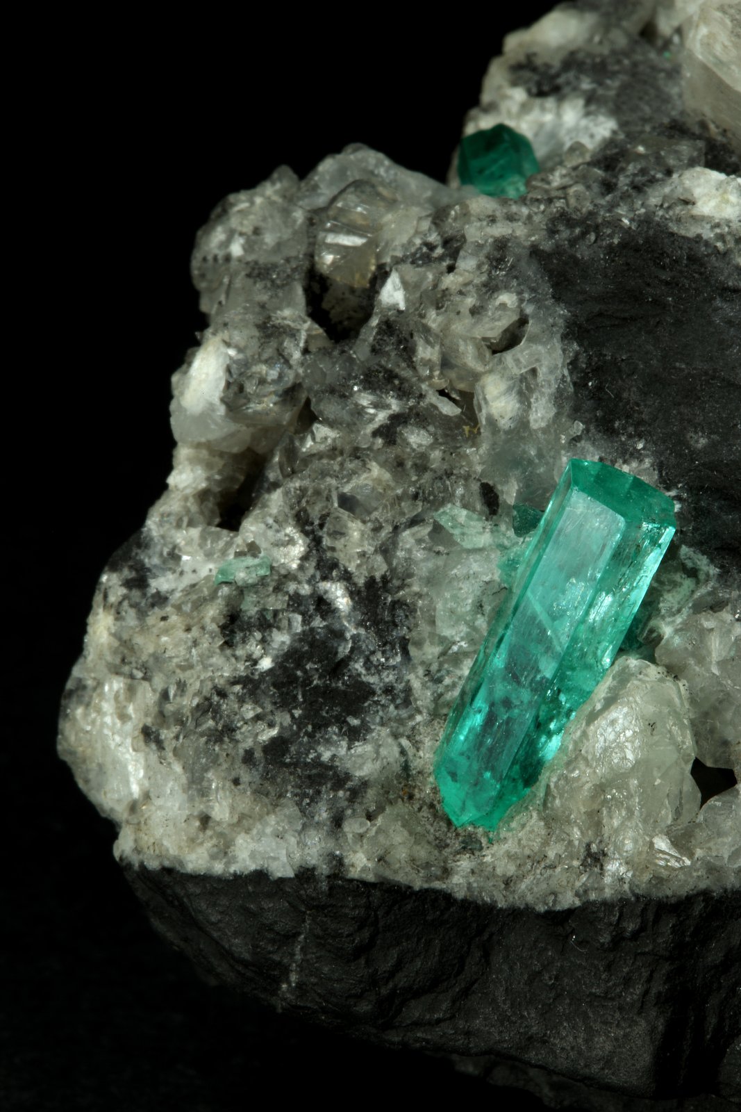 Beryl (variety emerald), Calcite
100x50x70mm, largest xl=17mm
(Autor: Fiebre Verde)