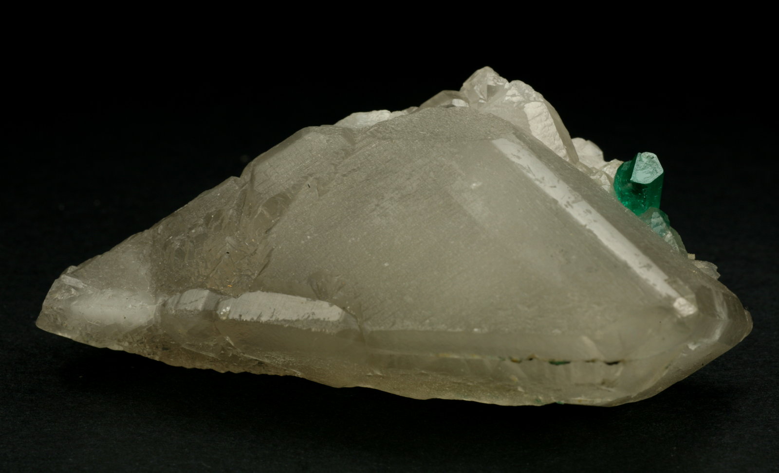 Beryl (variety emerald), Calcite
62x50x45mm
(Autor: Fiebre Verde)