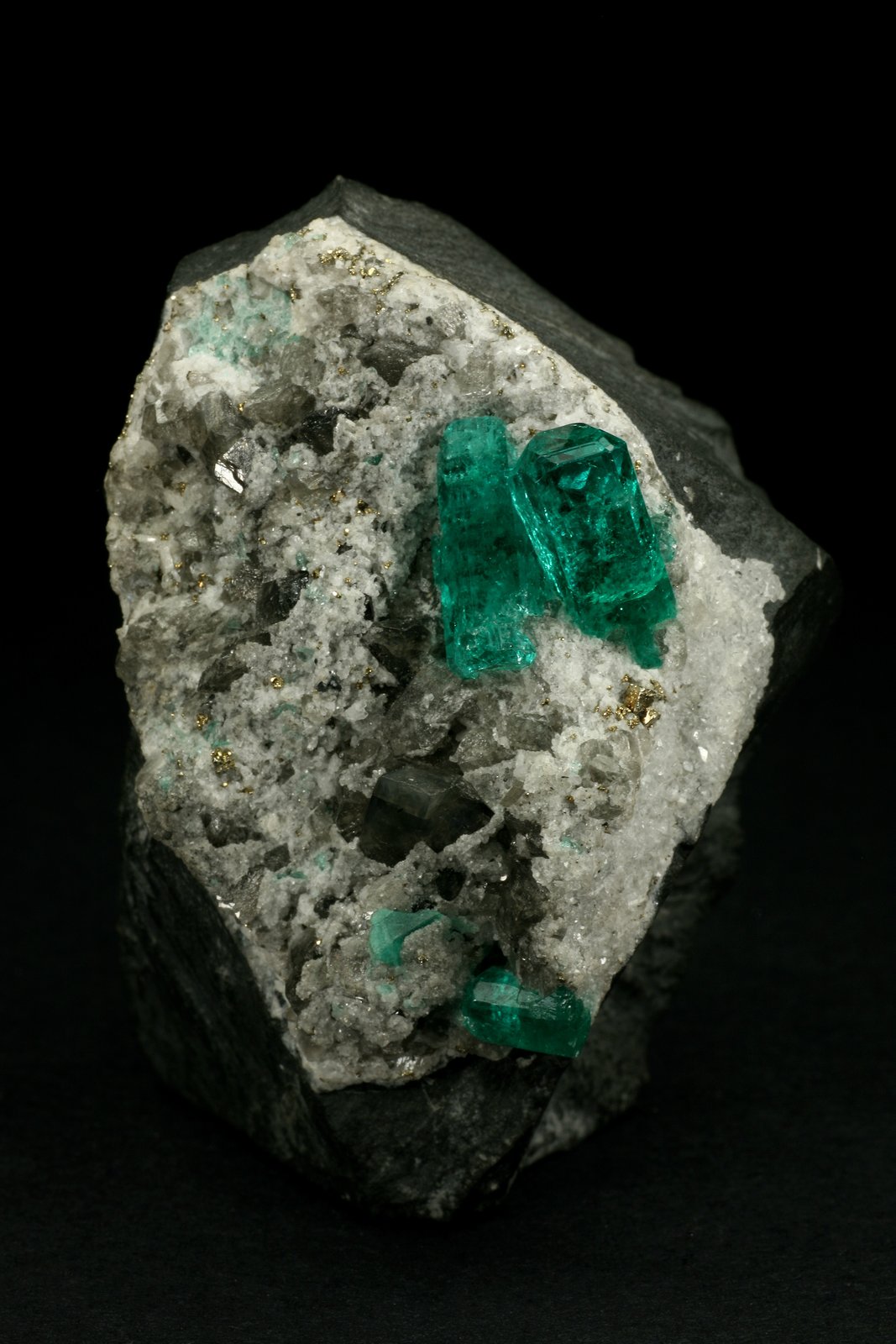 Beryl (variety emerald), Calcite, Pyrite
55x35x32mm
(Autor: Fiebre Verde)