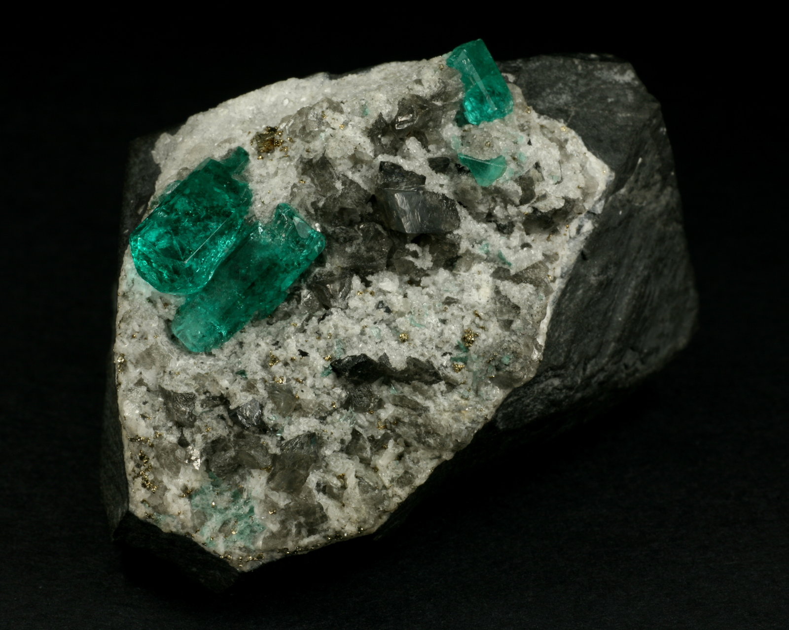 Beryl (variety emerald), Calcite, Pyrite
55x35x32mm
(Autor: Fiebre Verde)