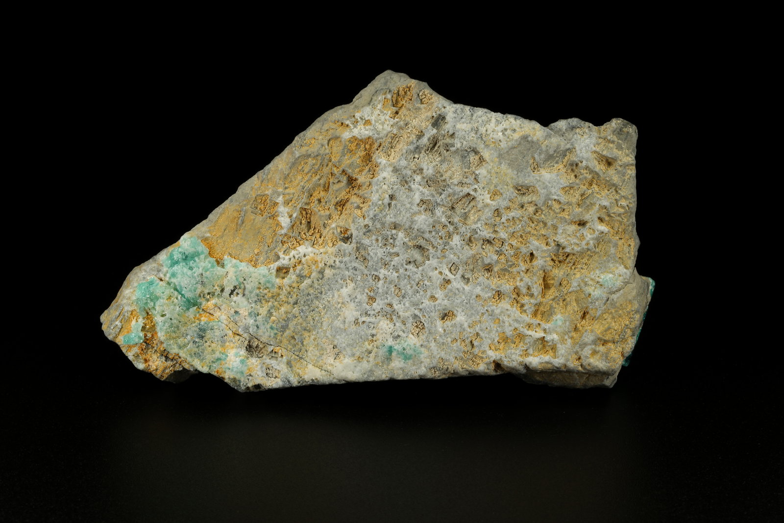 Beryl (variety emerald), Albite (variety cleavelandite)
86x49x11mm, xls=14 & 12mm
(Autor: Fiebre Verde)