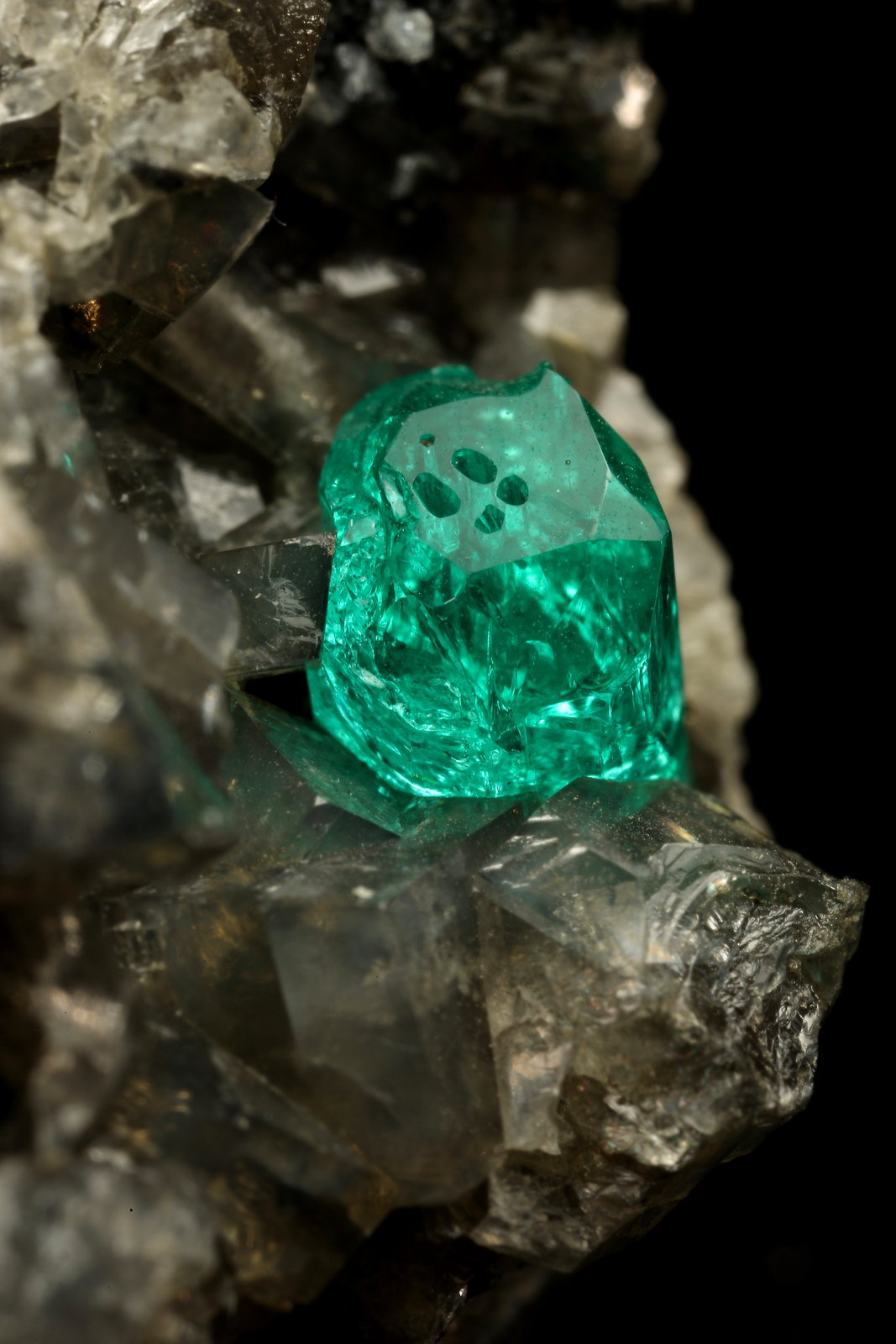 Beryl (variety emerald), Calcite, Dolomite, Pyrite
44x34x39mm, xl=7mm
(Autor: Fiebre Verde)
