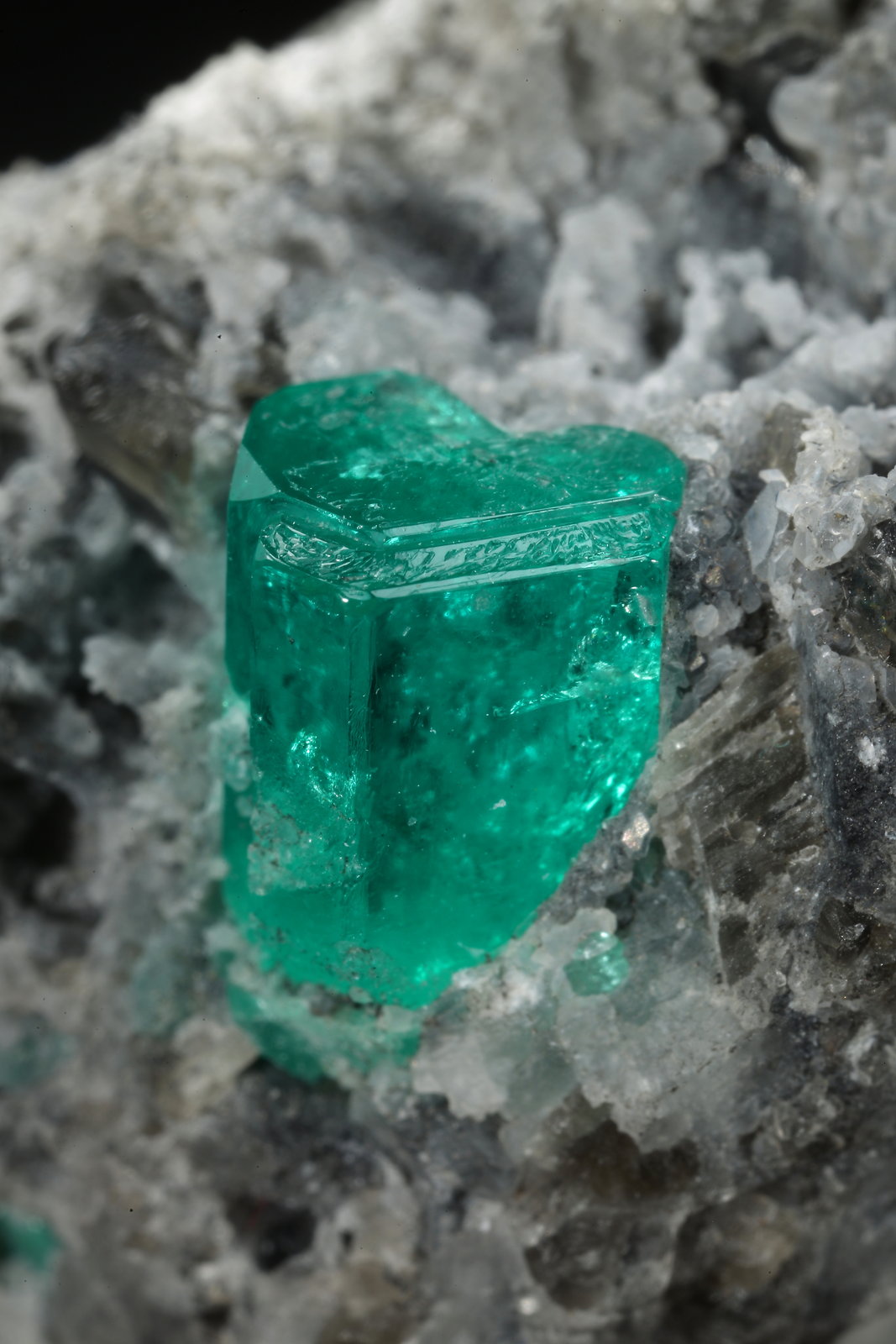 Beryl (variety emerald), Calcite
37x19x24mm, xl=9x6mm
(Autor: Fiebre Verde)