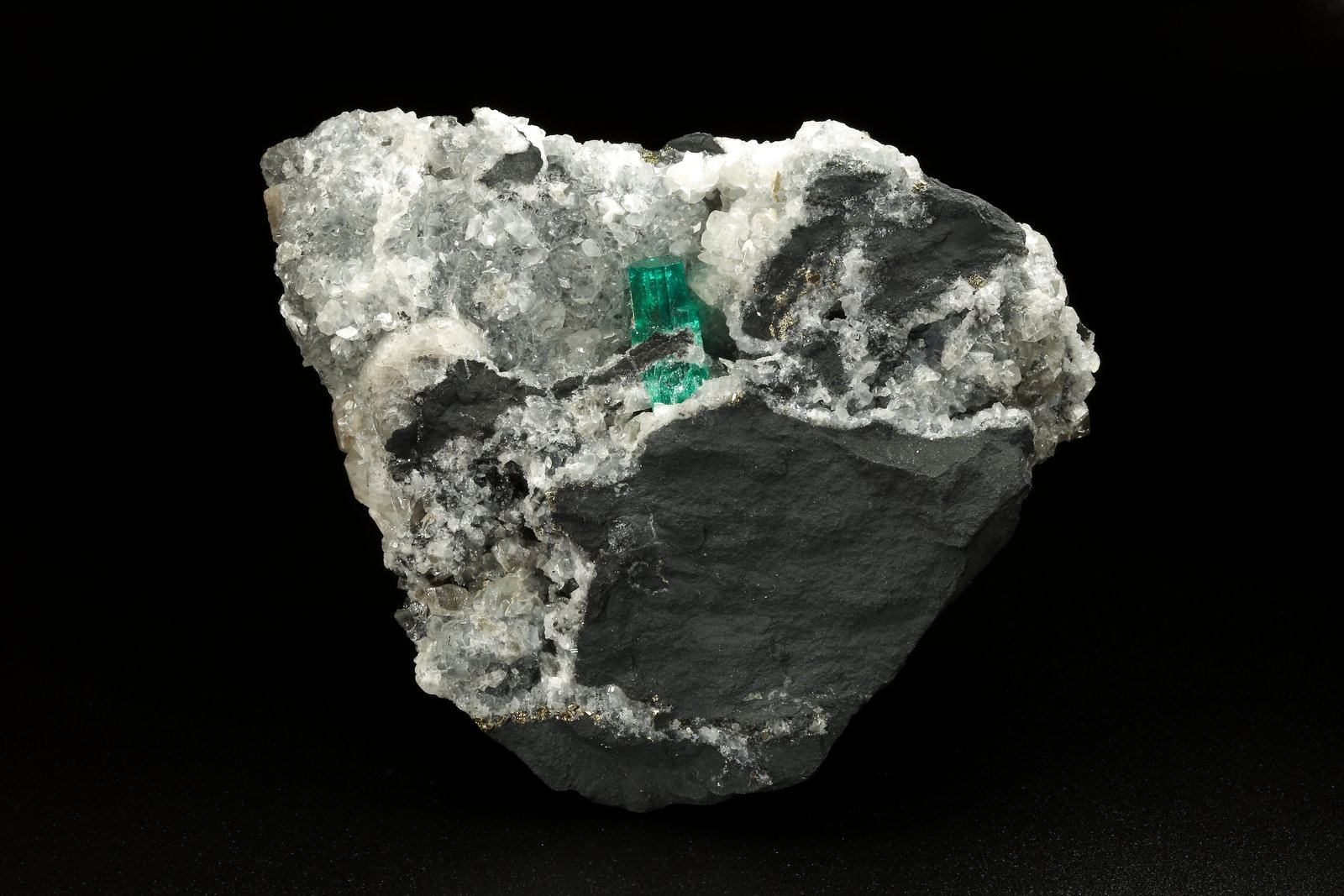 Beryl (variety emerald), Calcite, Pyrite
70x65x43mm, xl=12mm
(Autor: Fiebre Verde)