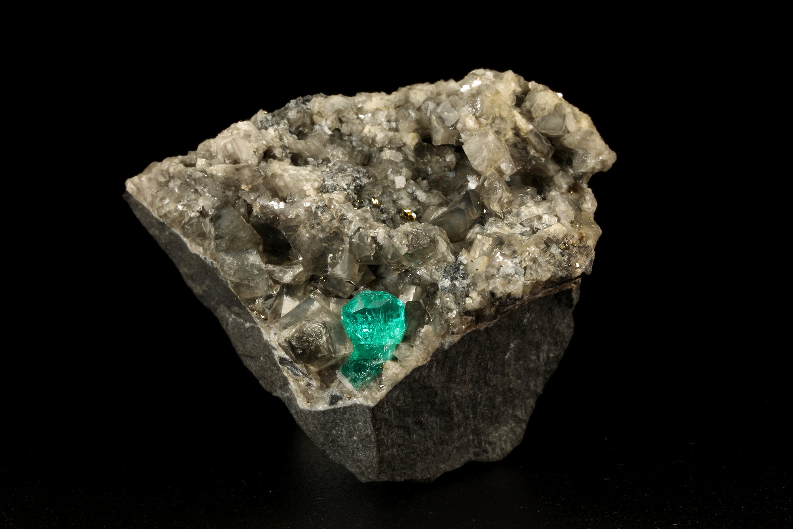 Beryl (variety emerald), Calcite, Dolomite, Pyrite
44x34x39mm, xl=7mm
(Autor: Fiebre Verde)