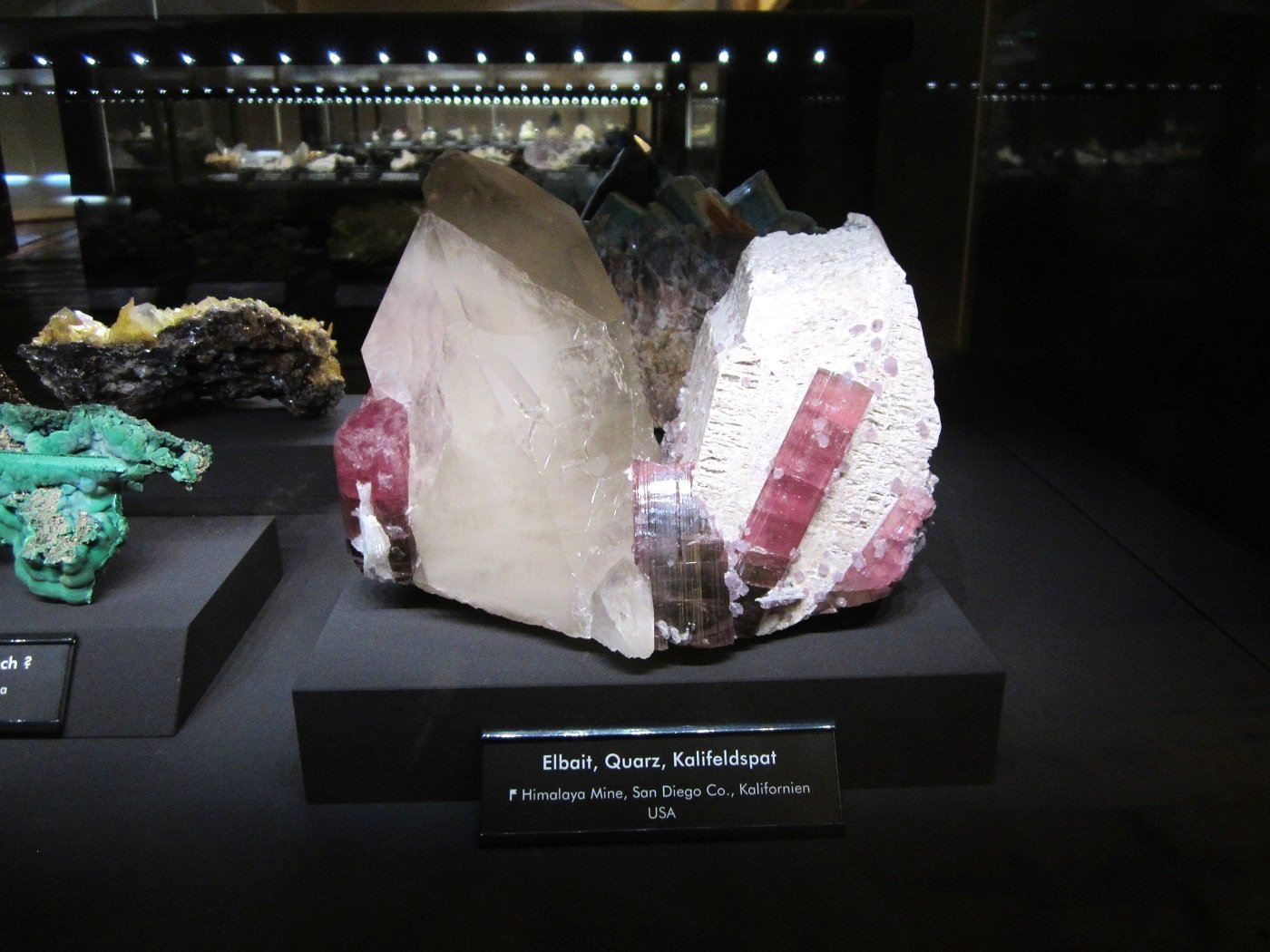 Elbaite, Quartz, Feldspar
~ 20 cm
(Autor: Tobi)