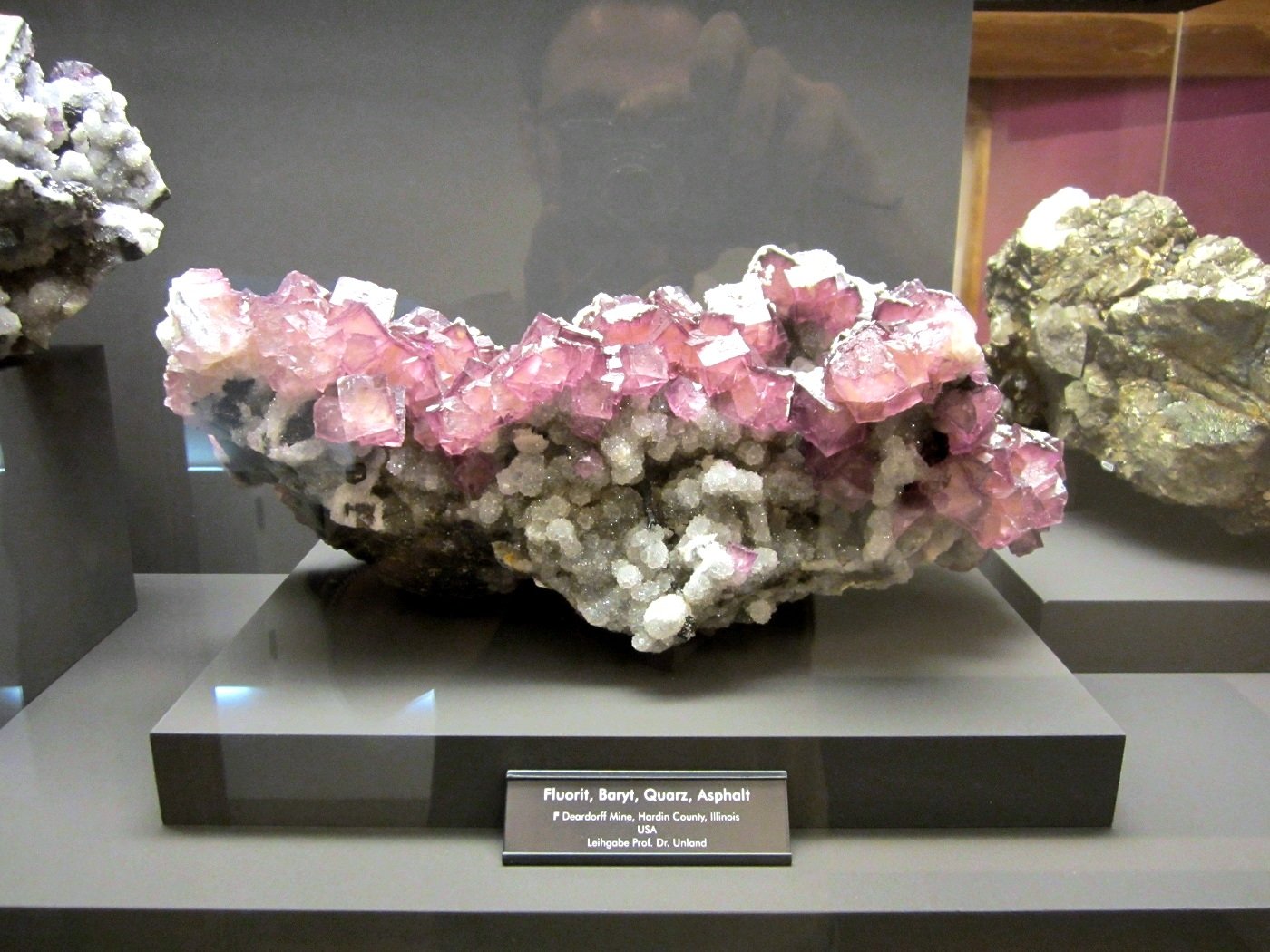 Fluorite, barite, quartz
~ 30 cm
(Autor: Tobi)