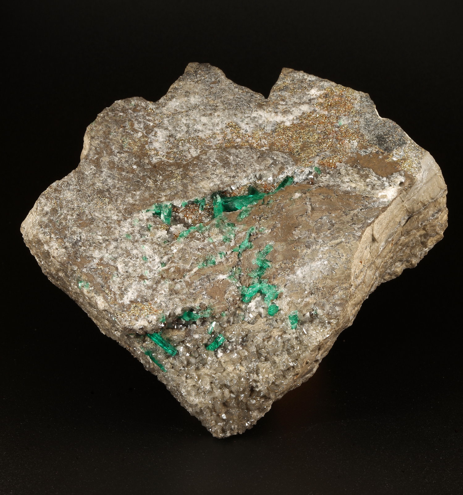 Beryl (variety emerald), Calcite, Pyrite
107x95x40mm, xls upto 10mm
(Autor: Fiebre Verde)