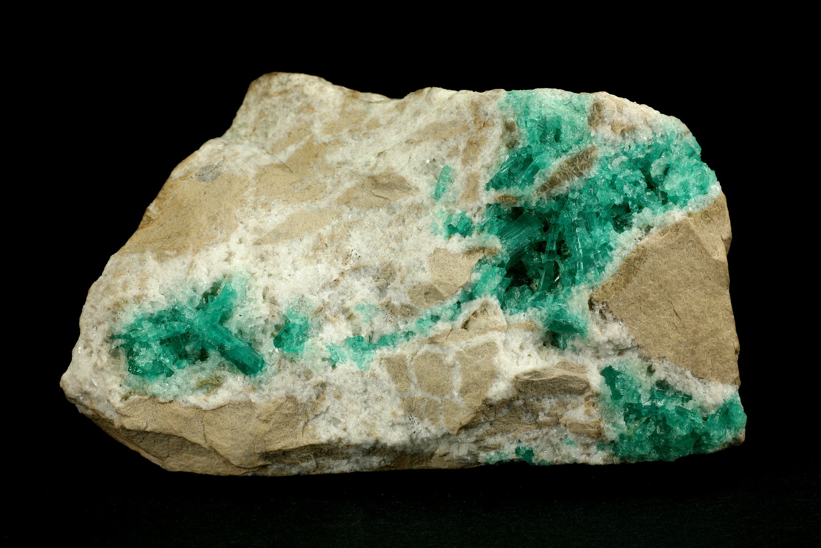 Beryl (variety emerald), Calcite
70x45x60mm
(Autor: Fiebre Verde)