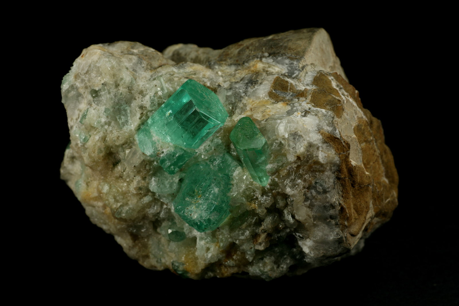 Beryl (variety emerald), Calcite
52mm across
(Autor: Fiebre Verde)