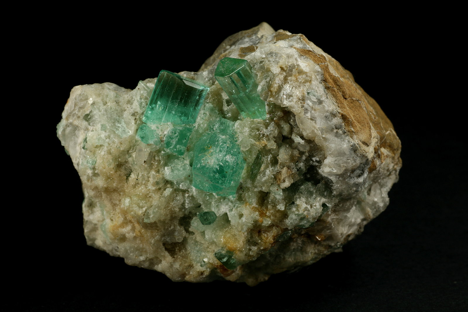 Beryl (variety emerald), Calcite
52mm across
(Autor: Fiebre Verde)