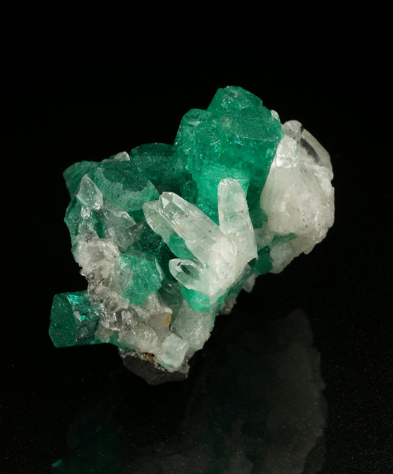 Beryl (variety emerald), Quartz
33x24x22mm, xls up to 10mm
(Autor: Fiebre Verde)