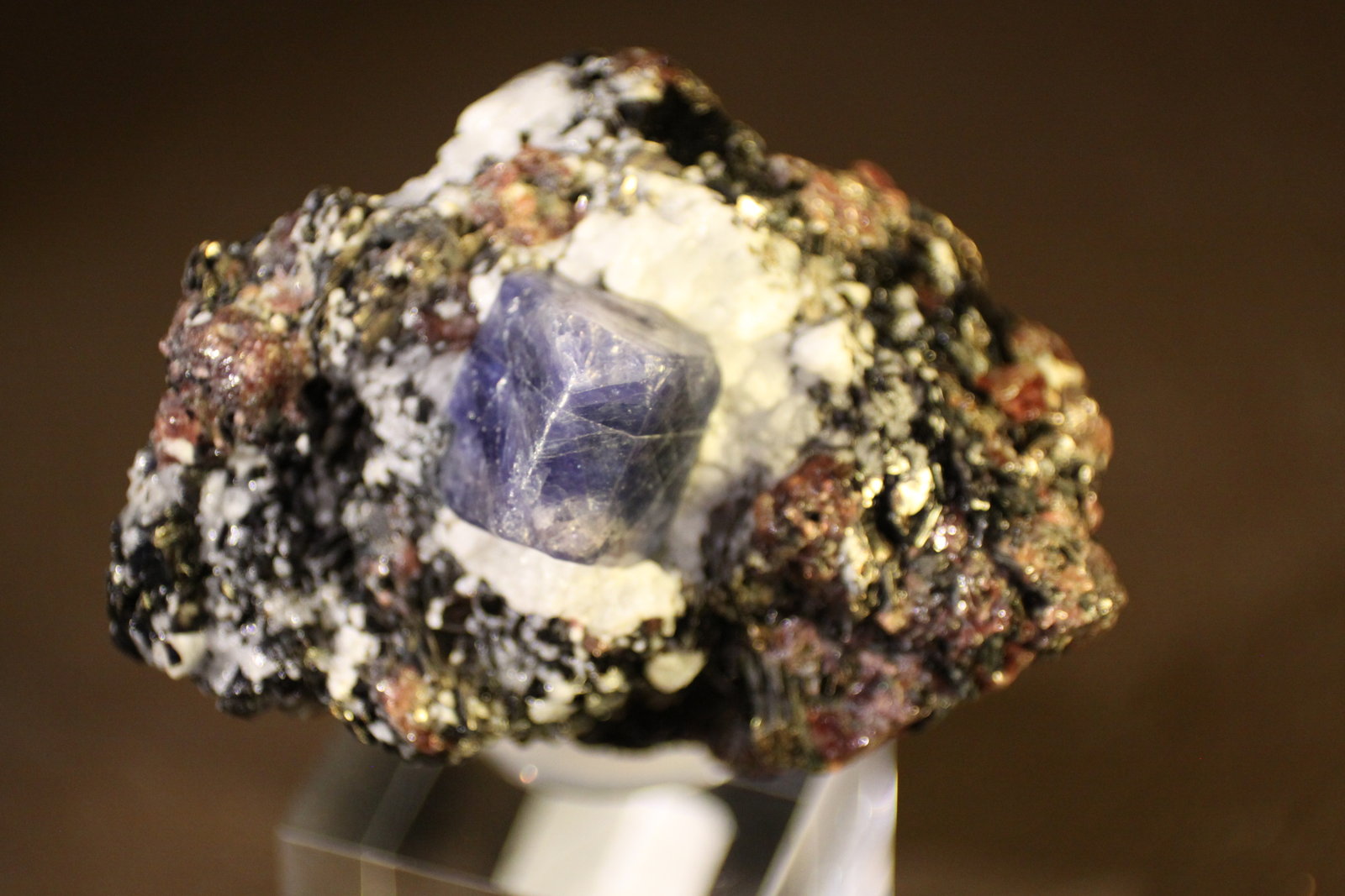Corundum (variety sapphire)
46mm x 37mm x 40mm
(Autor: Firmo Espinar)