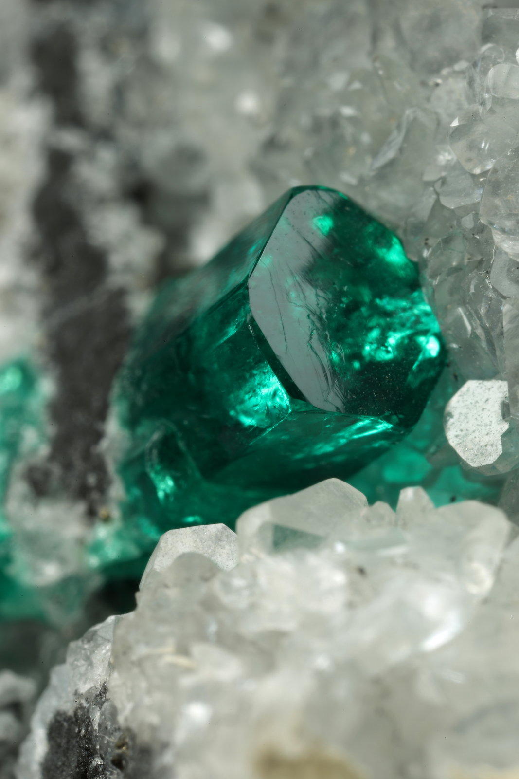 Beryl (variety emerald), Calcite, Pyrite
70x65x43mm, xl=12mm
(Autor: Fiebre Verde)