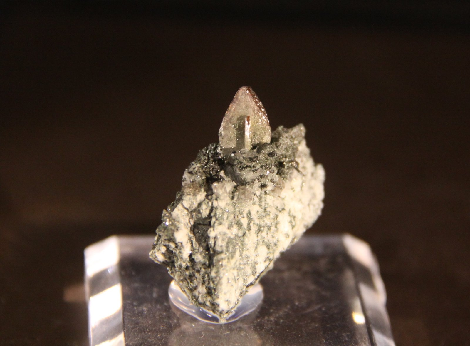 Titanite and Chlorite
Overall size: 32mm x 36mm x 22mm; Xl = 8mm x 14mm x 1,5mm
(Autor: Firmo Espinar)