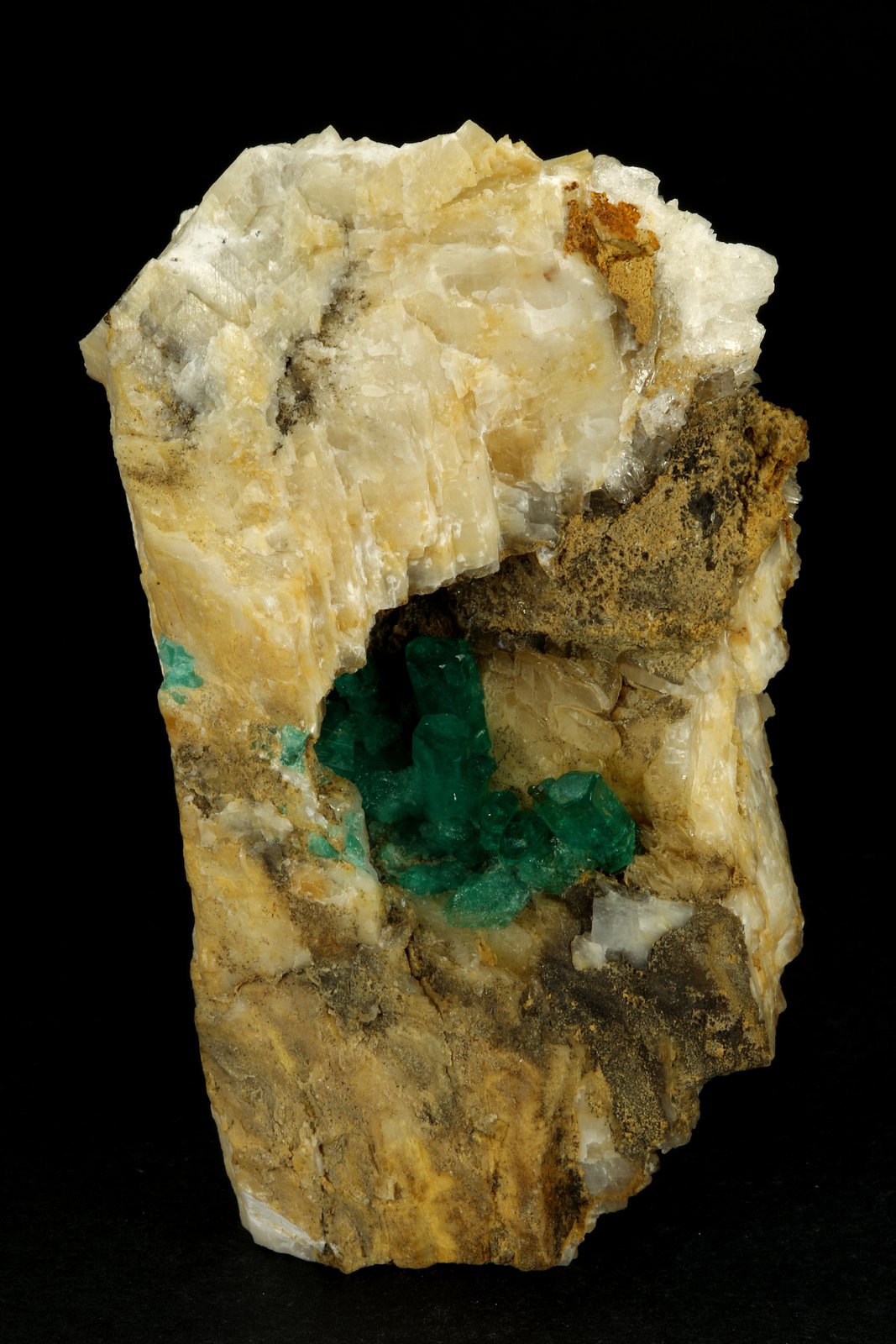 Beryl (variety emerald), Calcite
78x47x31mm
(Autor: Fiebre Verde)