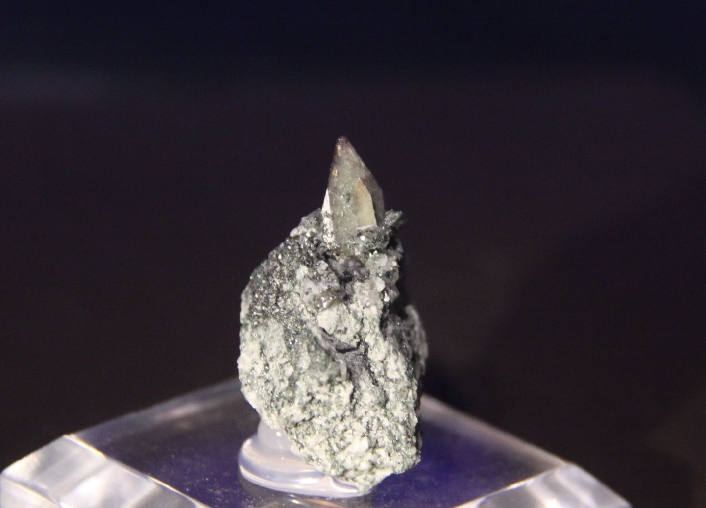 Titanite and Chlorite
Overall size: 32mm x 36mm x 22mm; Xl = 8mm x 14mm x 1,5mm
(Autor: Firmo Espinar)