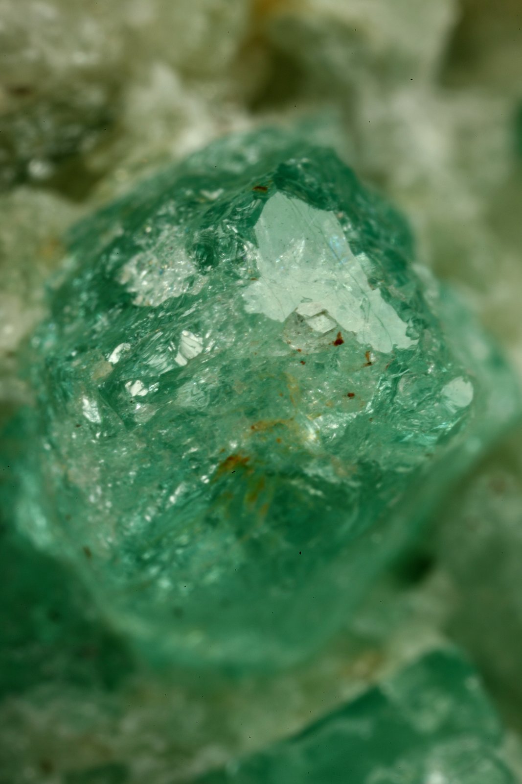 Beryl (variety emerald), Calcite
xl=10mm
(Autor: Fiebre Verde)