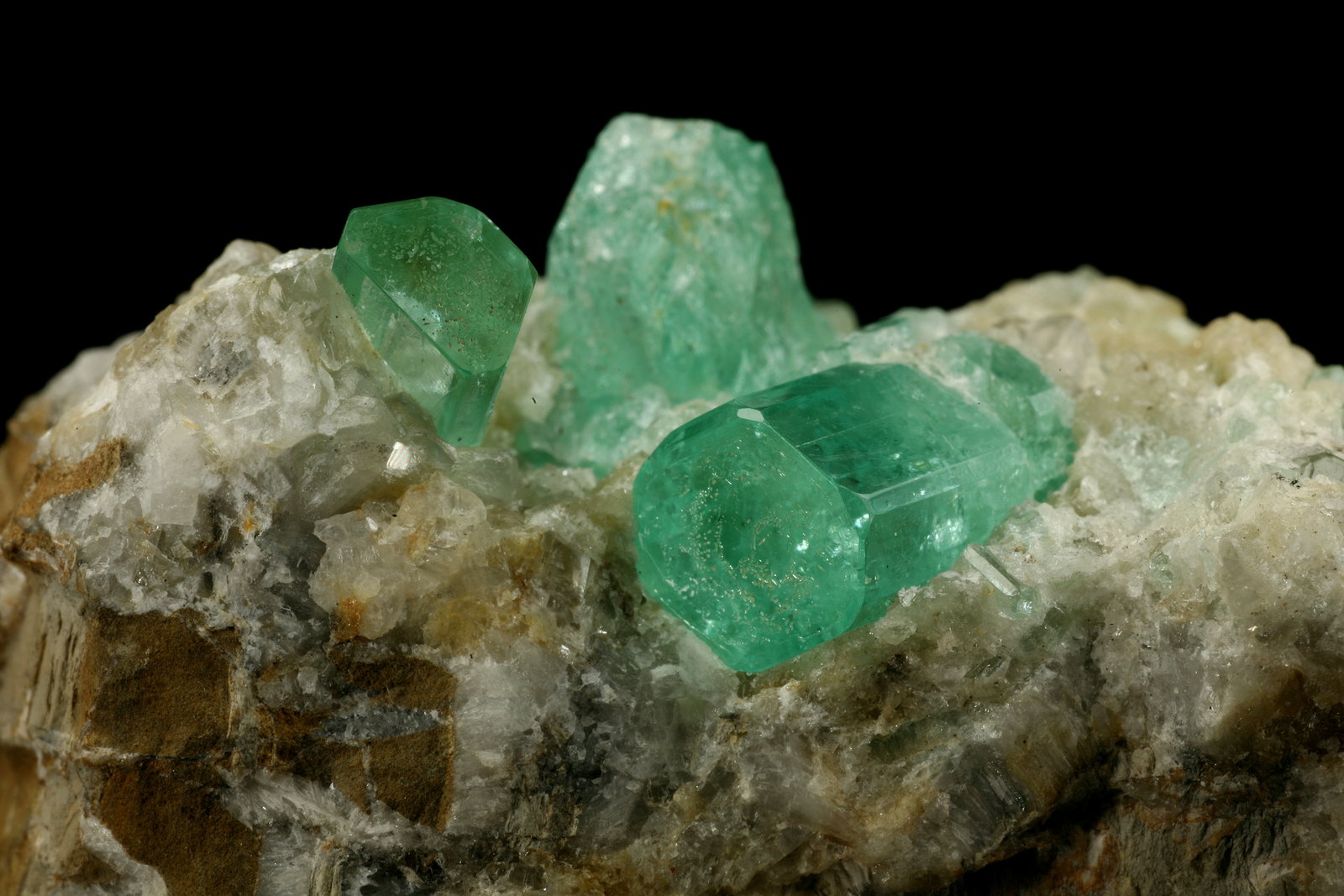 Beryl (variety emerald), Calcite
Crystals are about 1cm long
(Autor: Fiebre Verde)