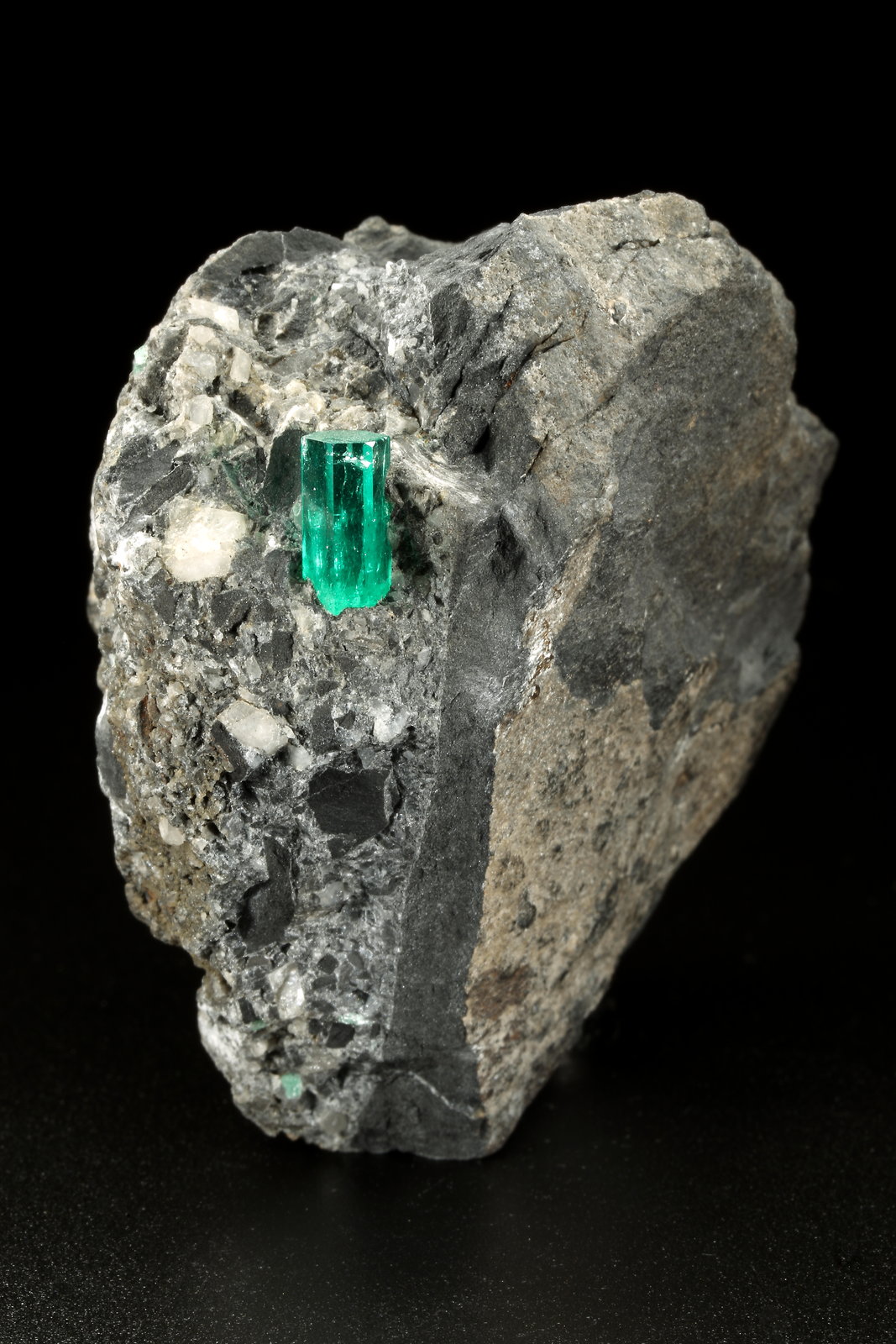 Beryl (variety emerald), Calcite, Pyrite
38x63x65mm, xl=10mm
(Autor: Fiebre Verde)
