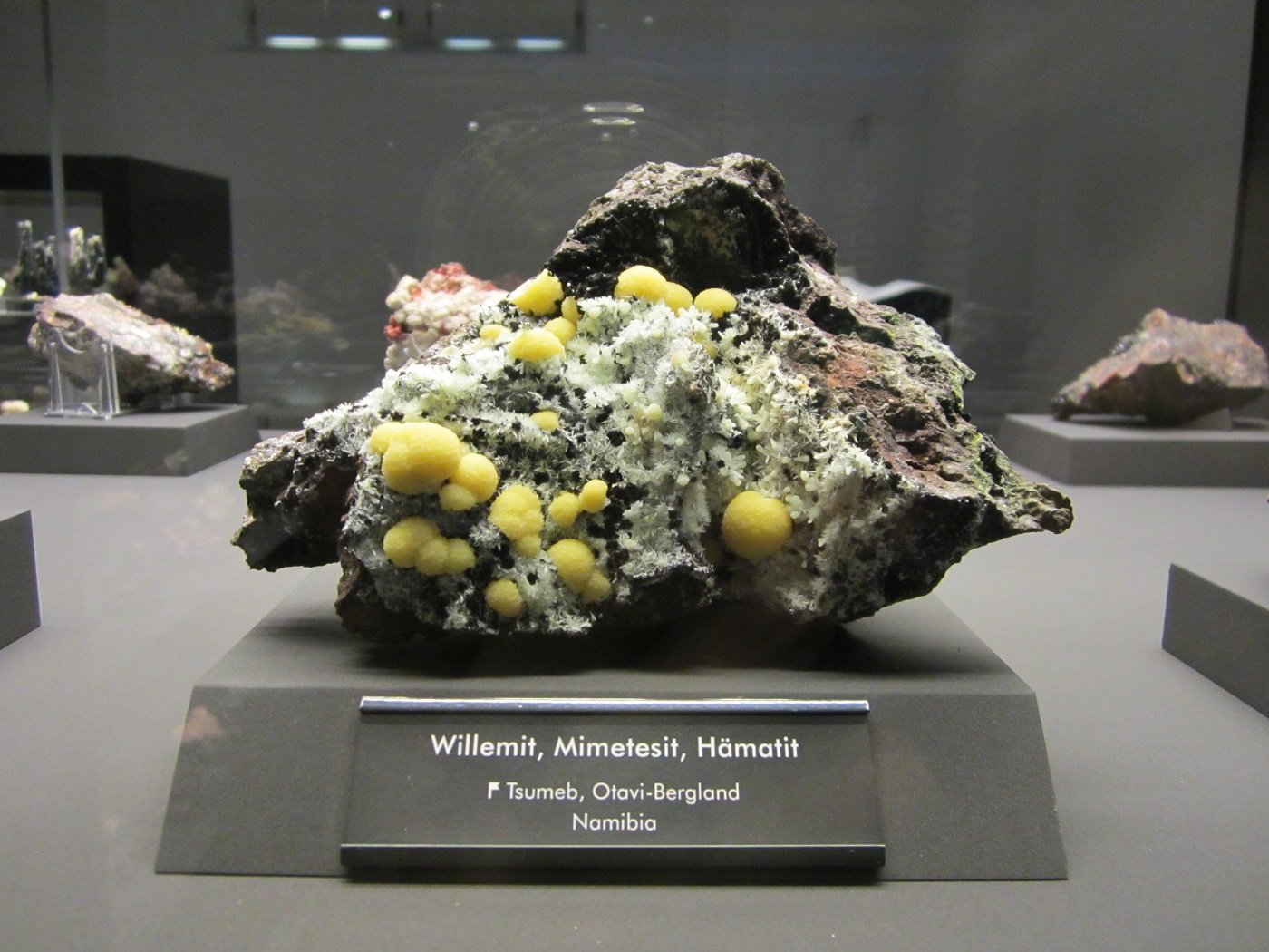 Willemite, Mimetite, Hematite
(Autor: Tobi)
