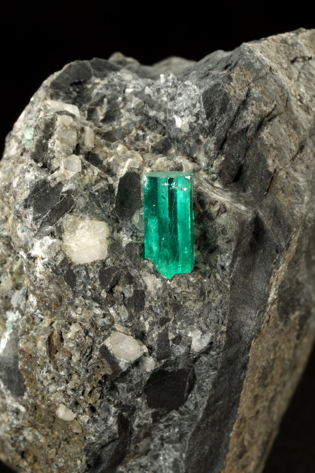 Beryl (variety emerald), Calcite, Pyrite
38x63x65mm, xl=10mm
(Autor: Fiebre Verde)